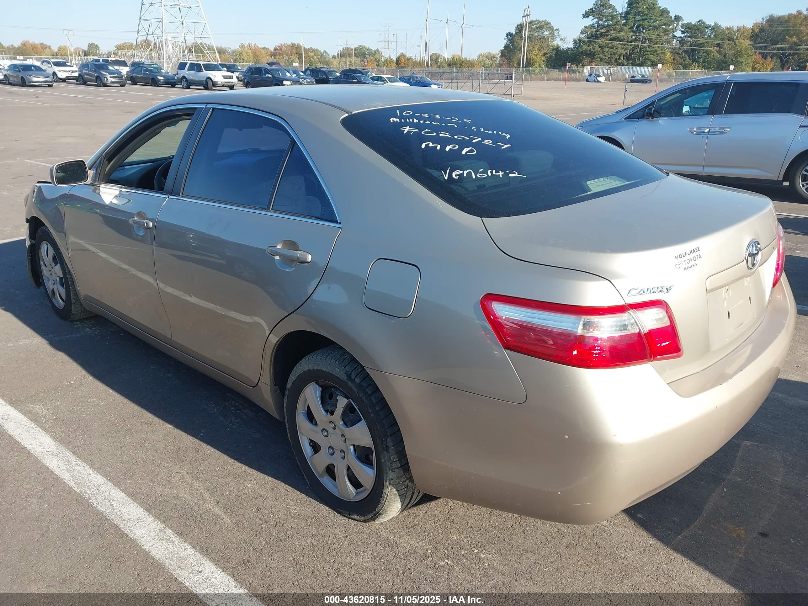 TOYOTA CAMRY image 3