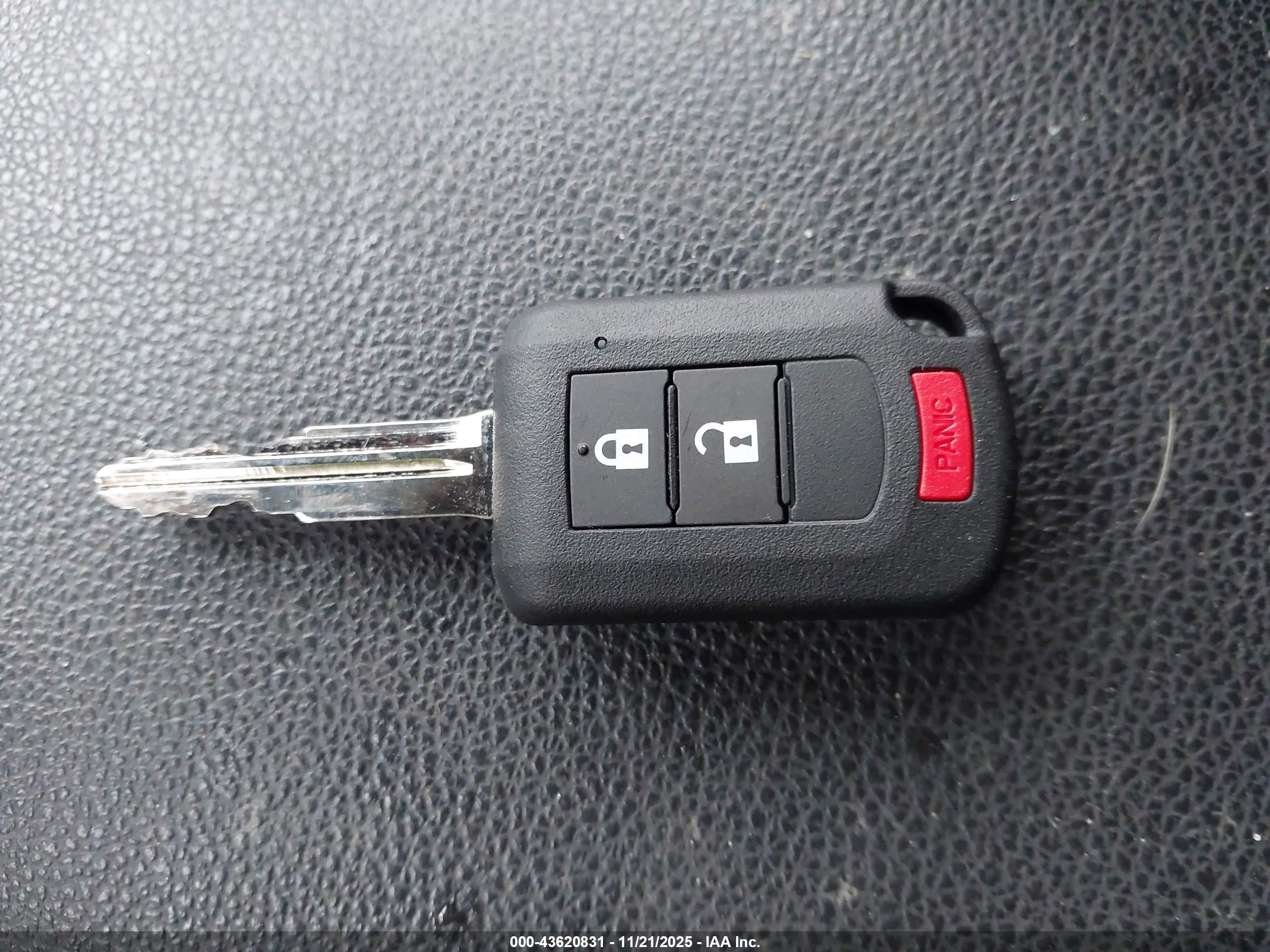 MITSUBISHI OUTLANDER image 11