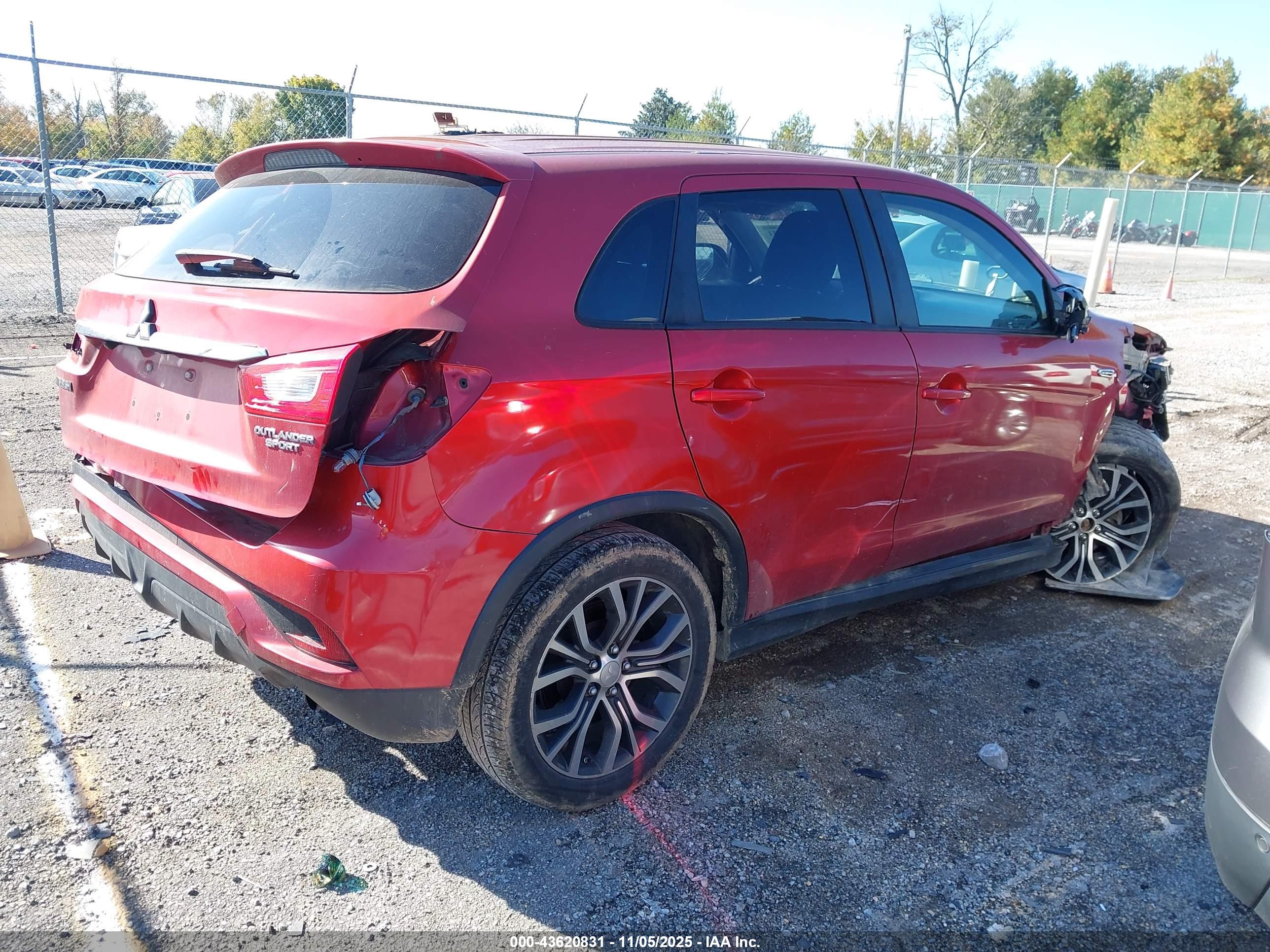 MITSUBISHI OUTLANDER image 4