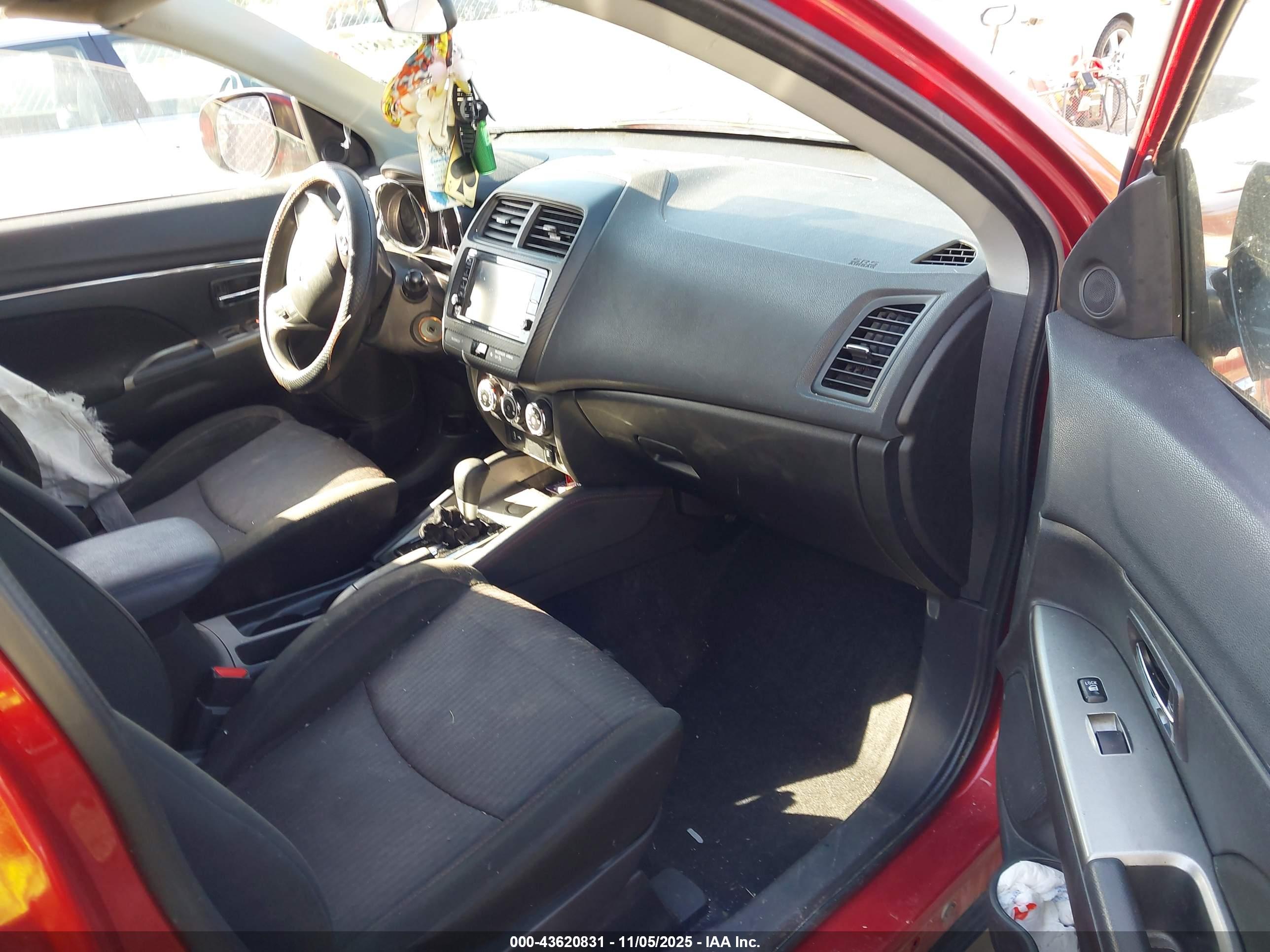 MITSUBISHI OUTLANDER image 5