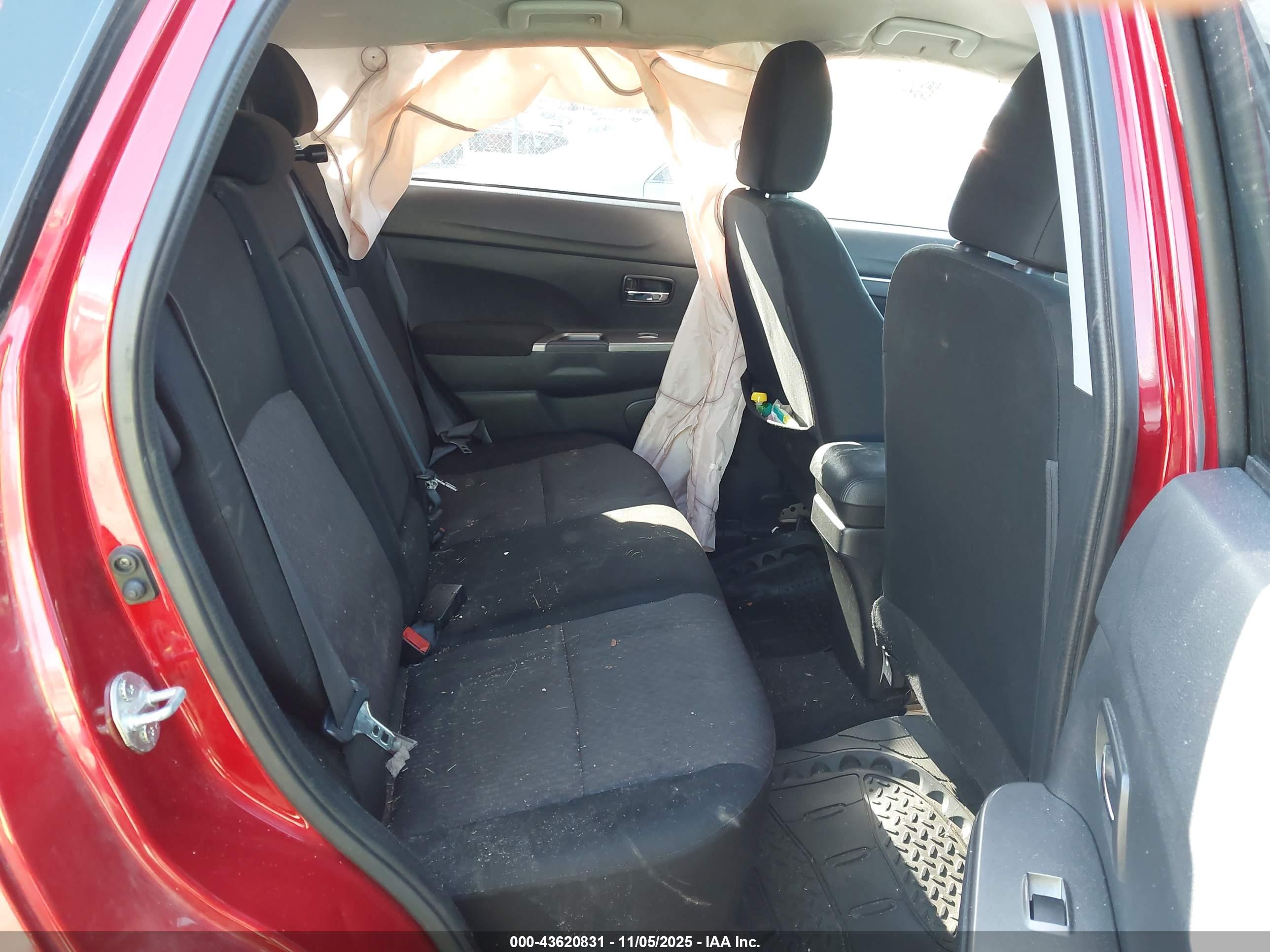 MITSUBISHI OUTLANDER image 8