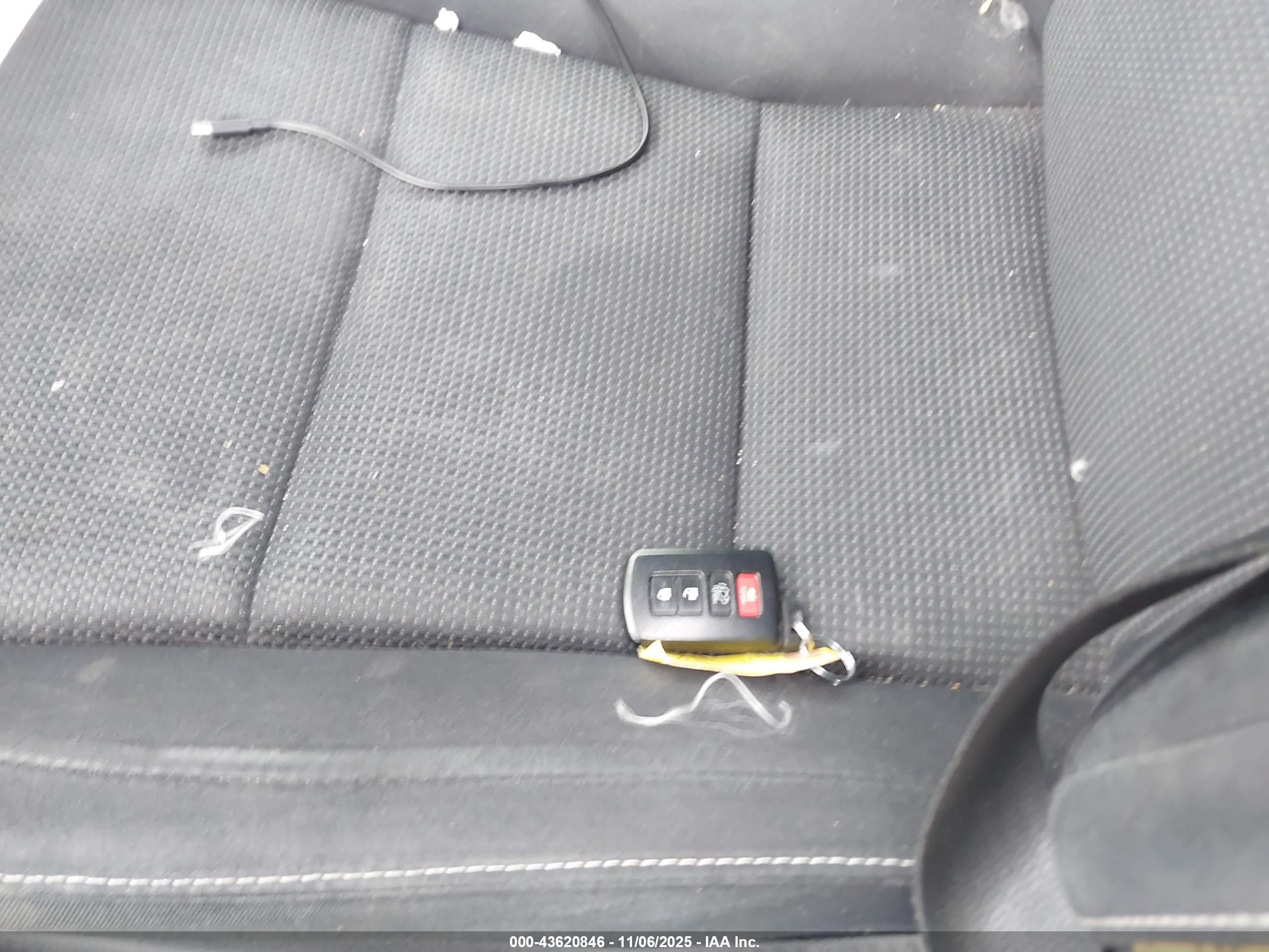 TOYOTA RAV4 image 11