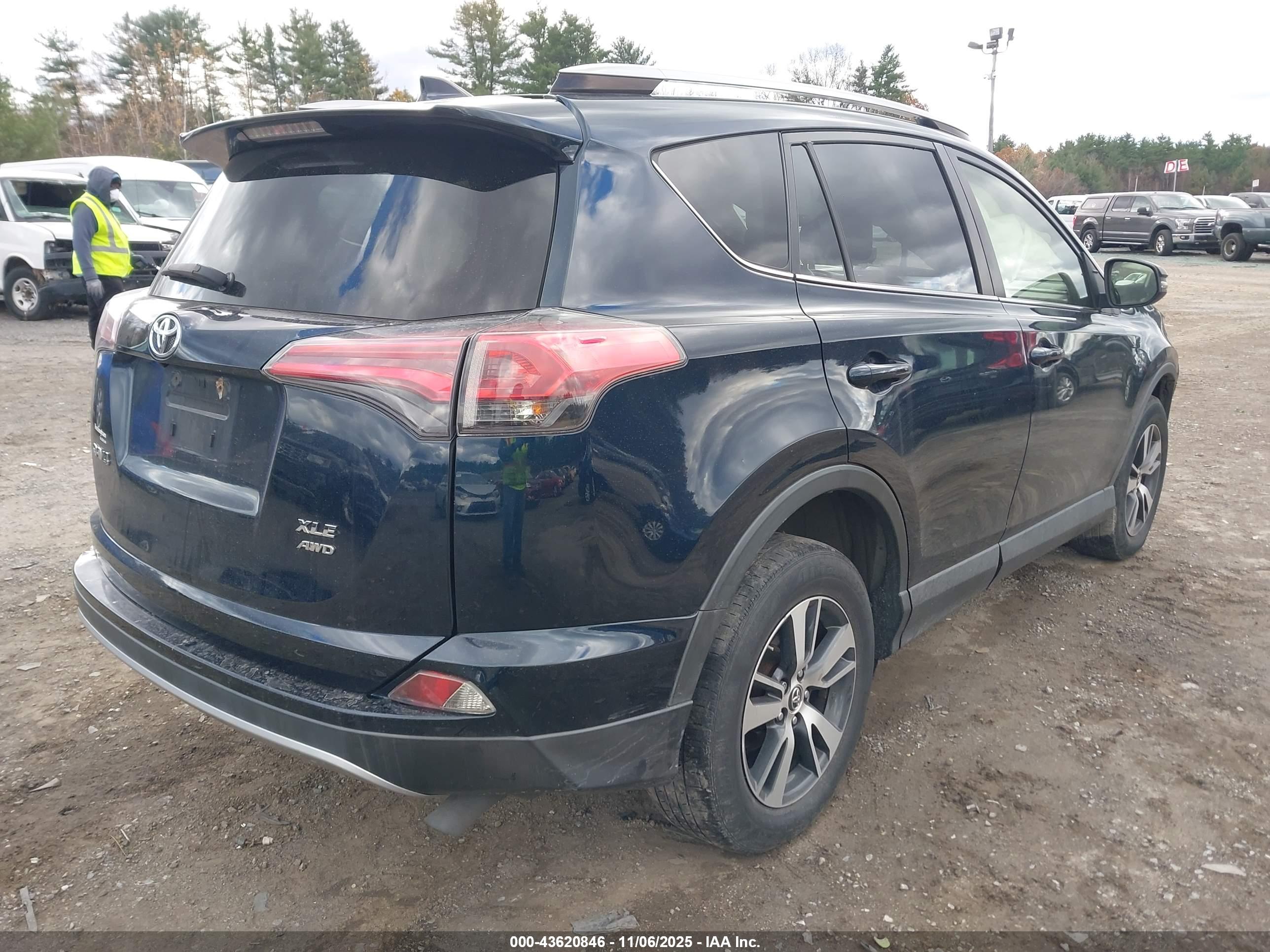 TOYOTA RAV4 image 4