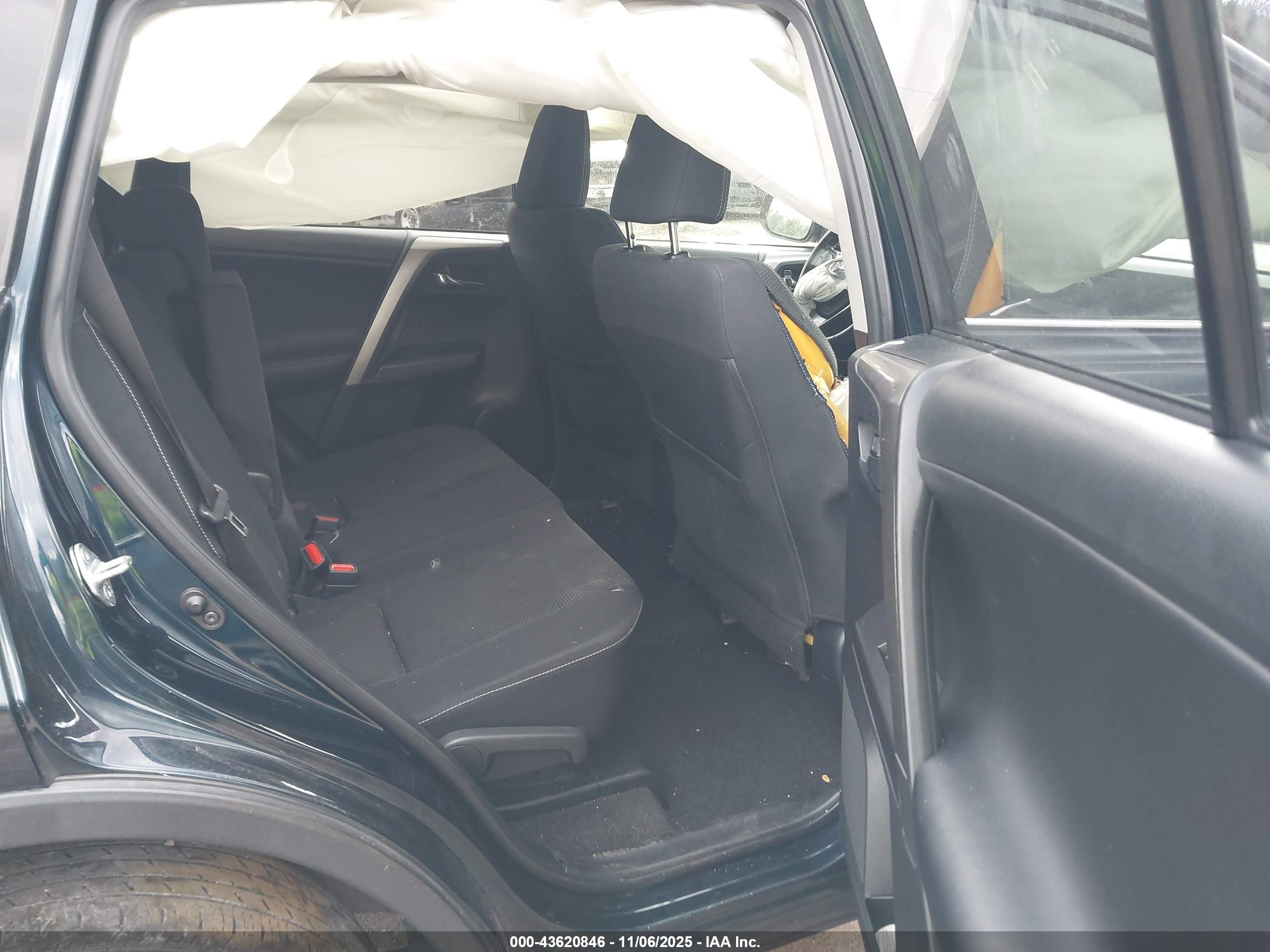 TOYOTA RAV4 image 8
