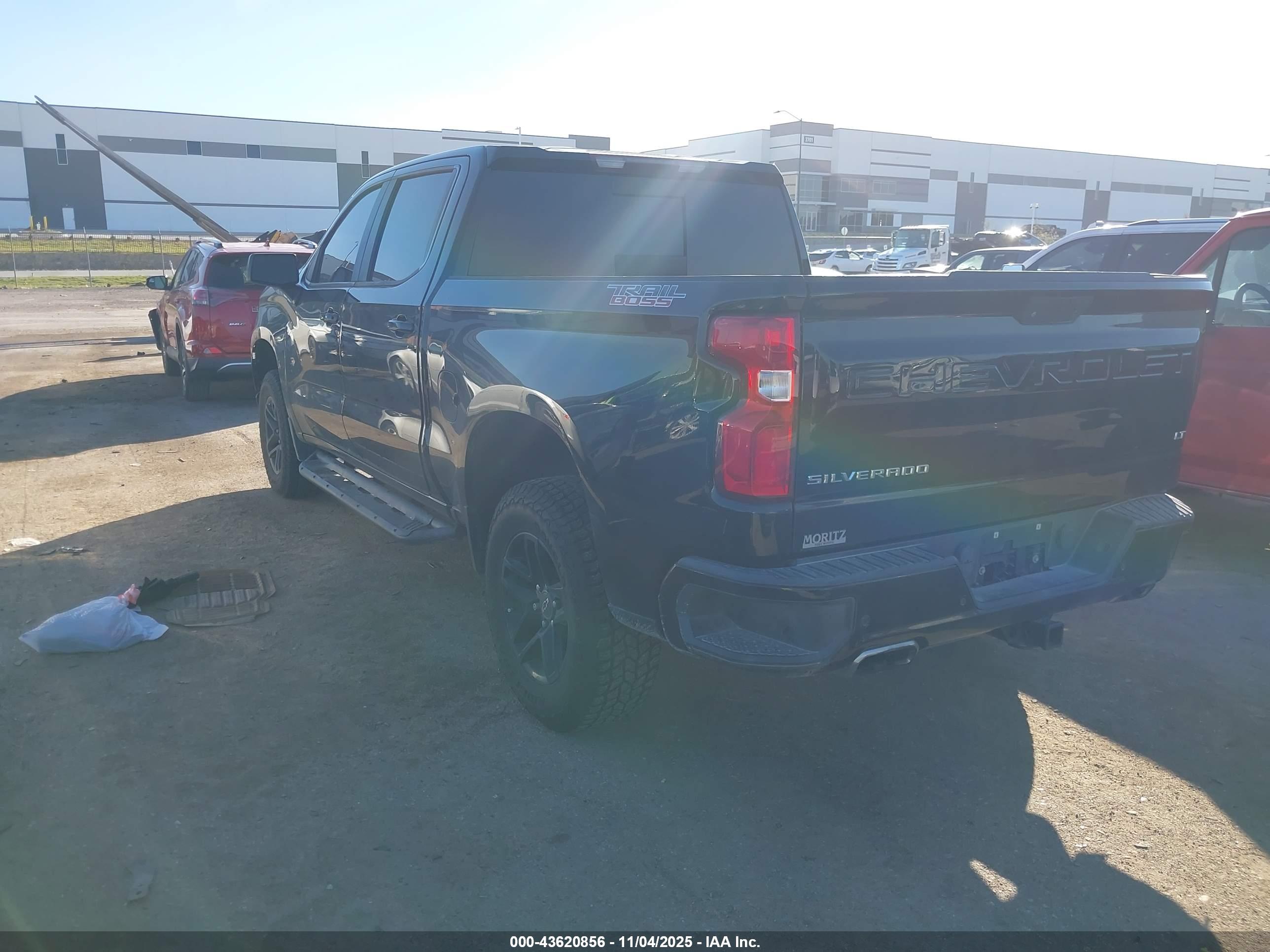 CHEVROLET SILVERADO image 3