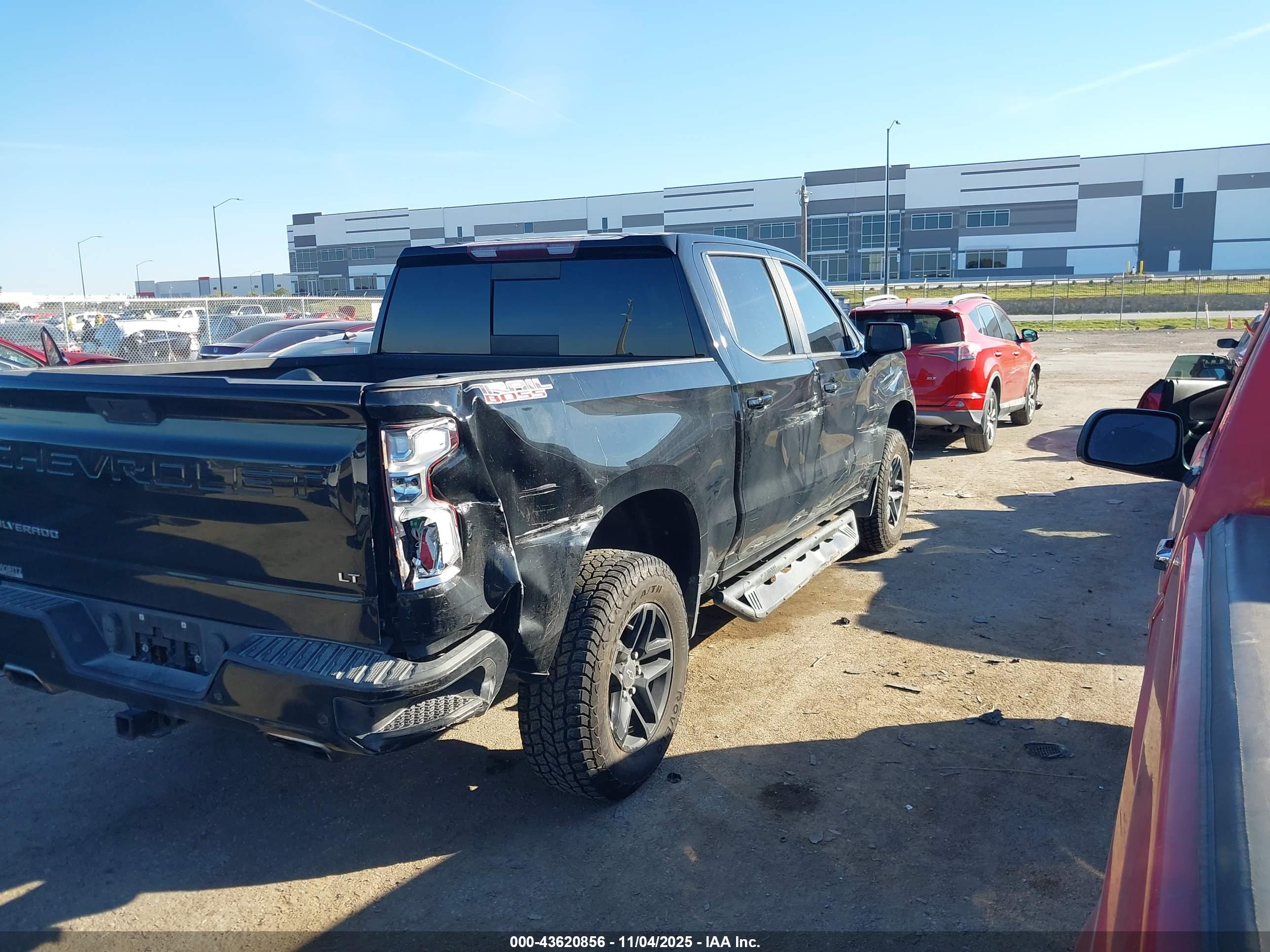 CHEVROLET SILVERADO image 4
