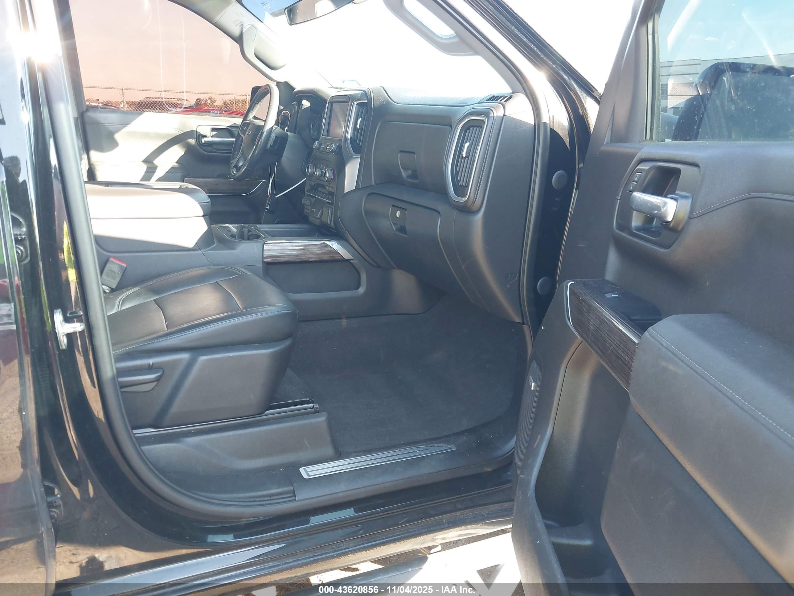 CHEVROLET SILVERADO image 5
