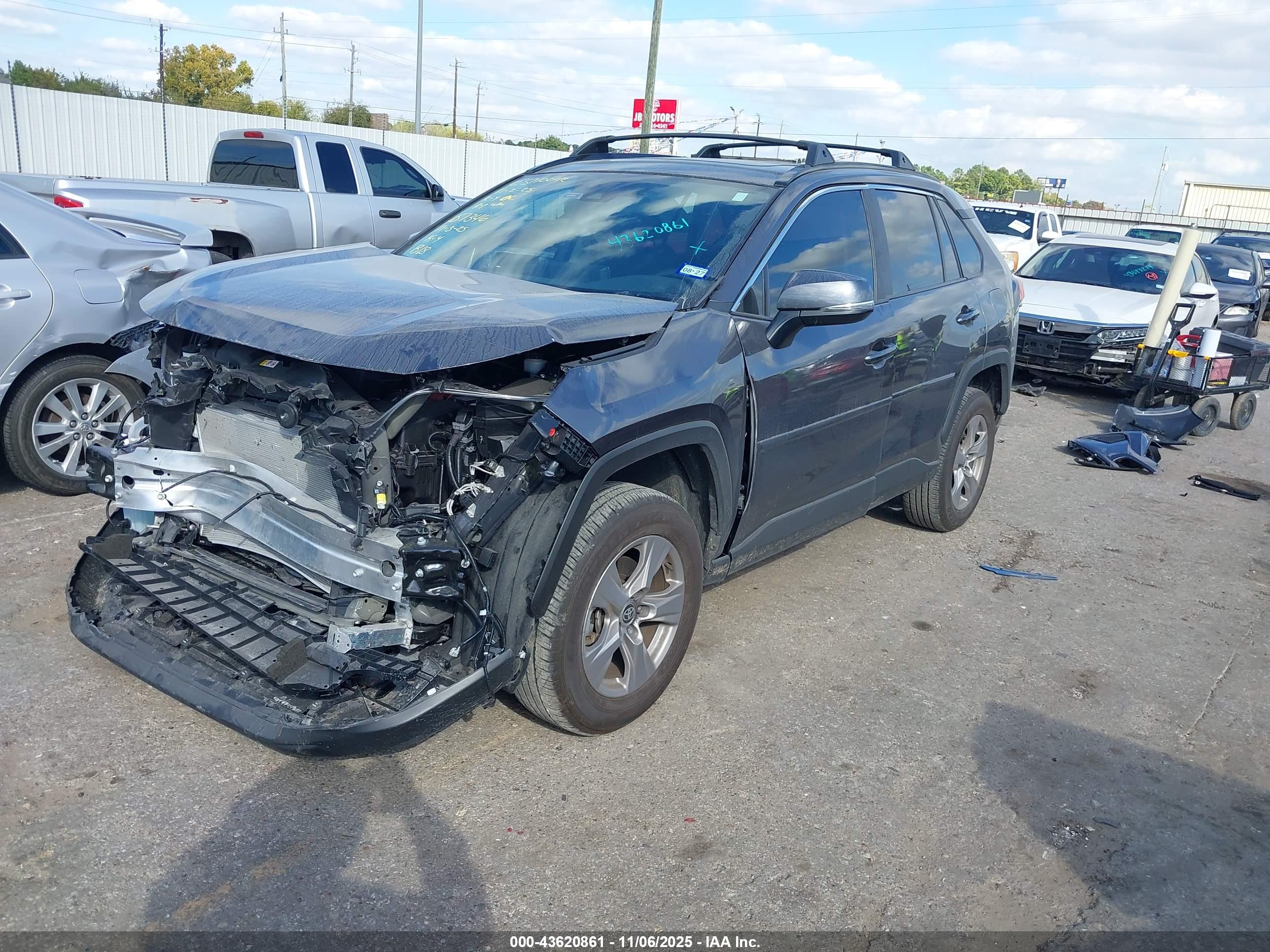TOYOTA RAV4 image 2