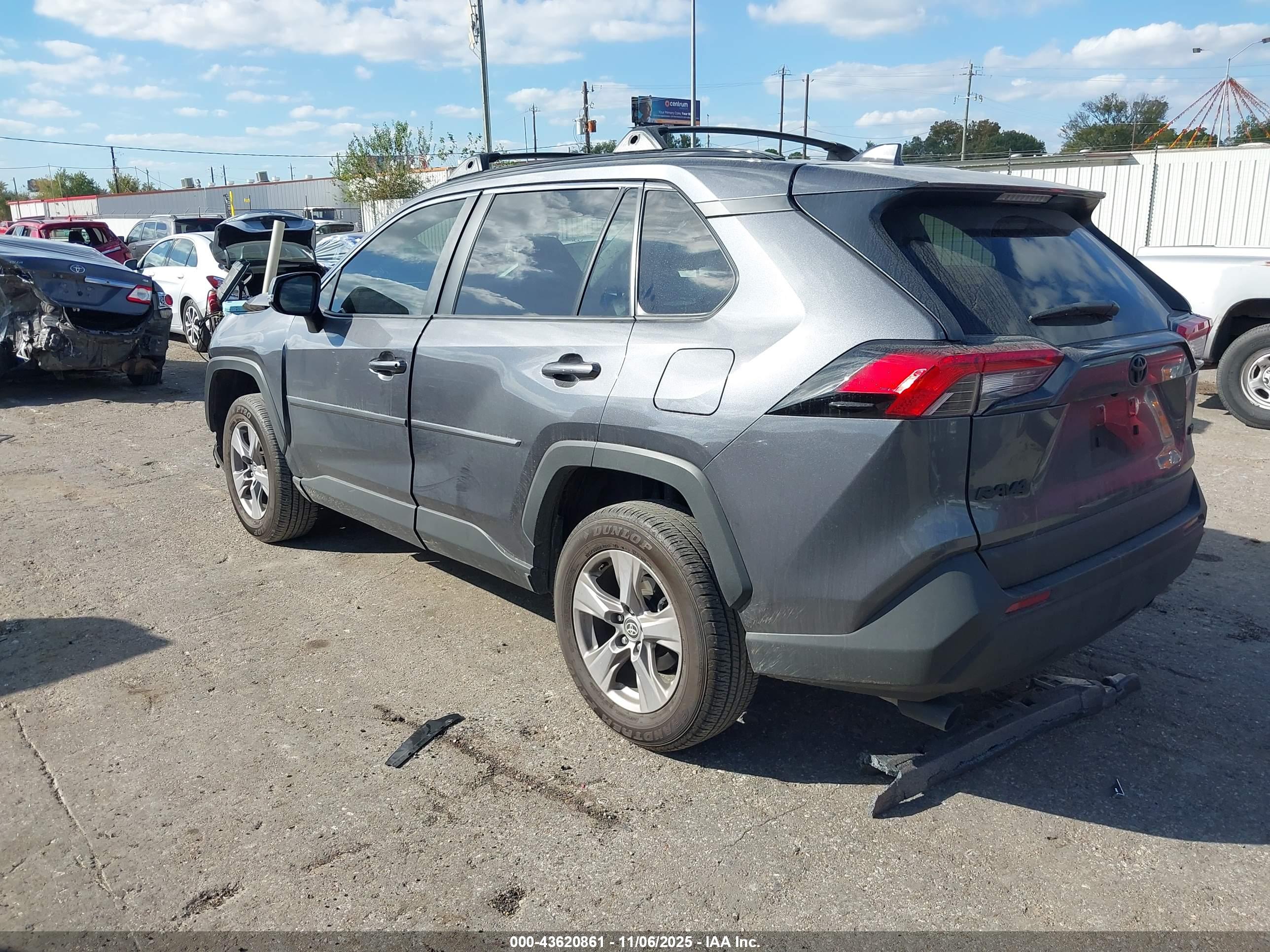 TOYOTA RAV4 image 3