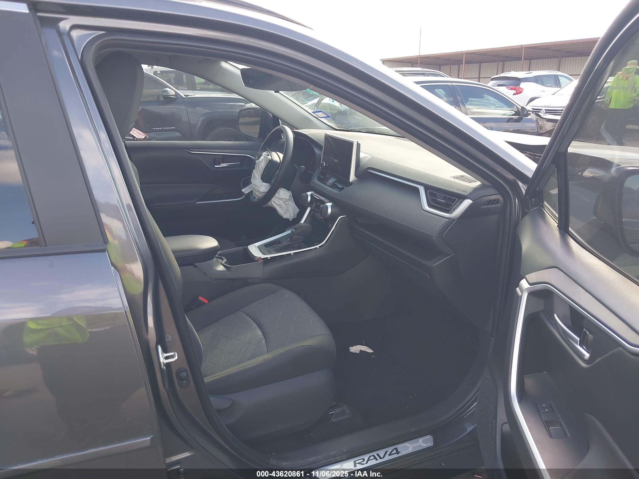 TOYOTA RAV4 image 5