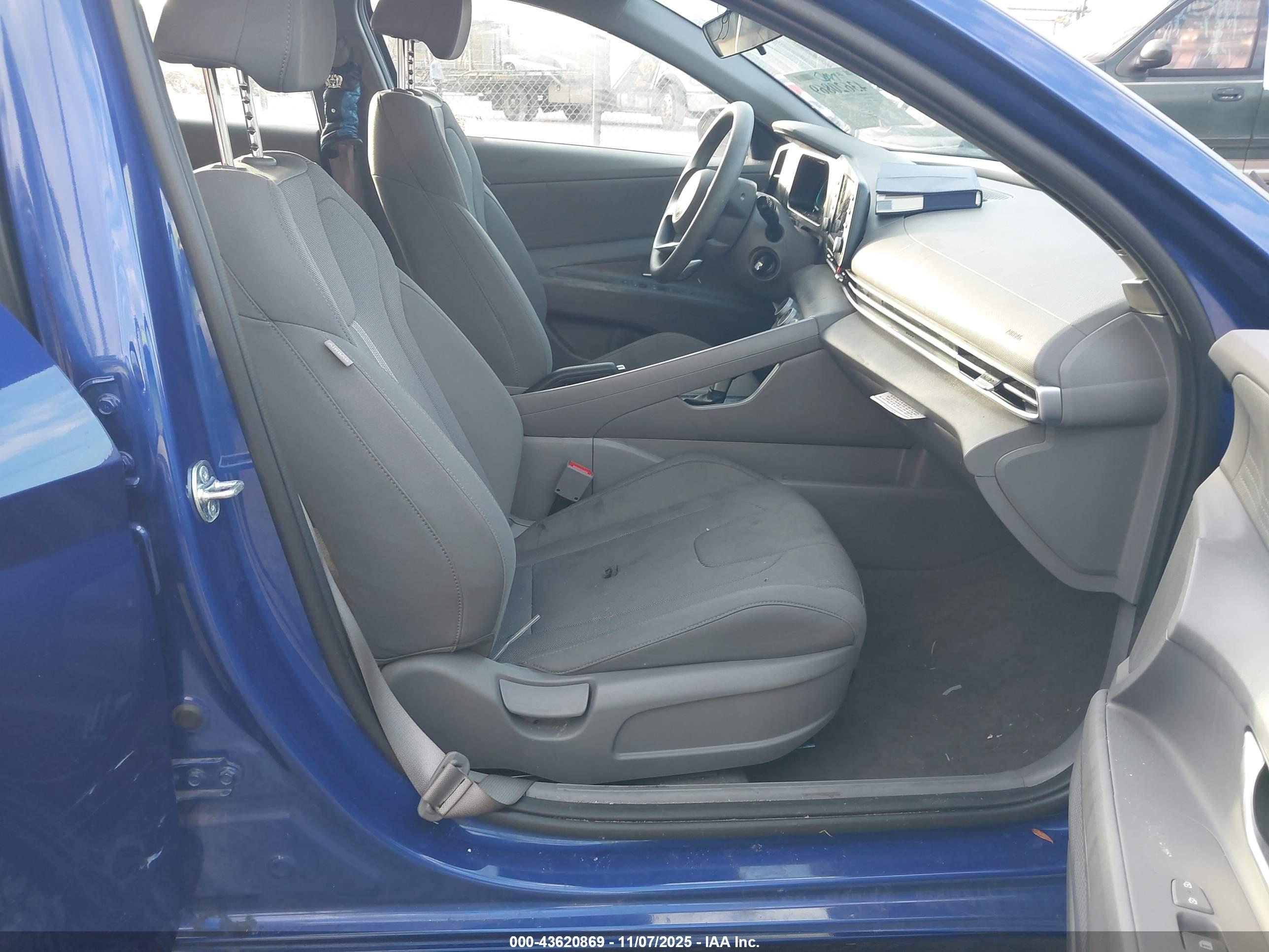 HYUNDAI ELANTRA image 5