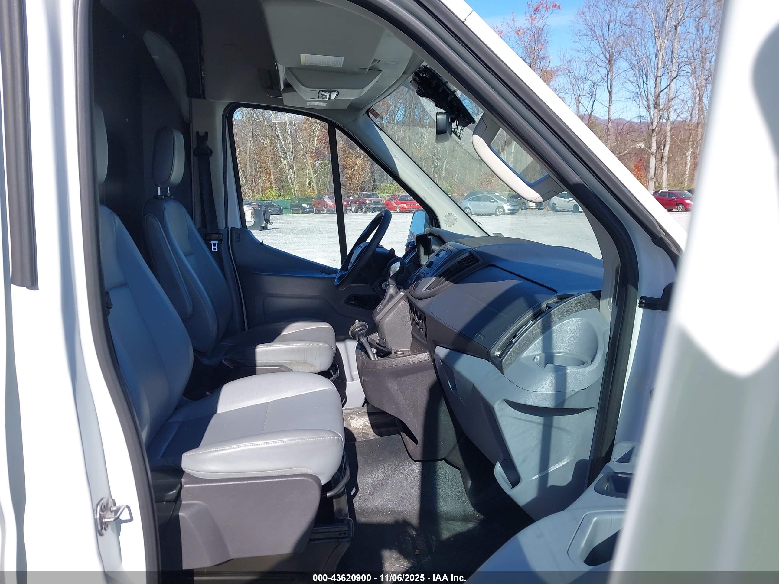 FORD TRANSIT-250 image 5