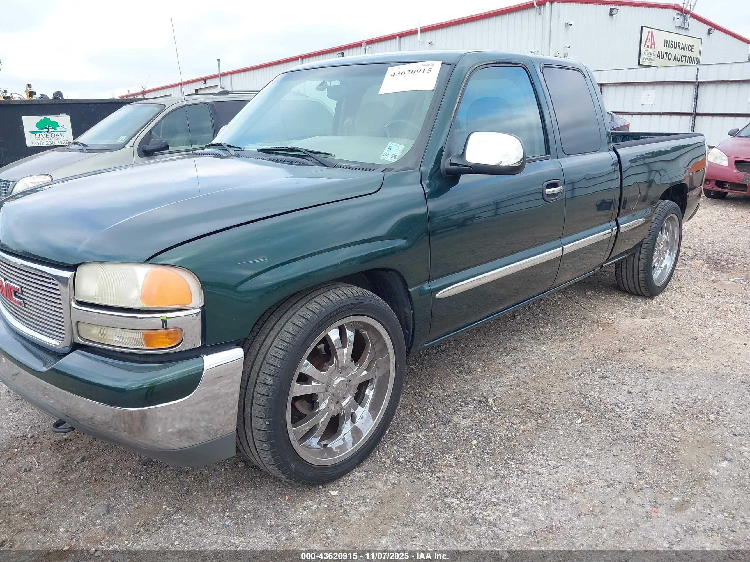 GMC SIERRA image 2