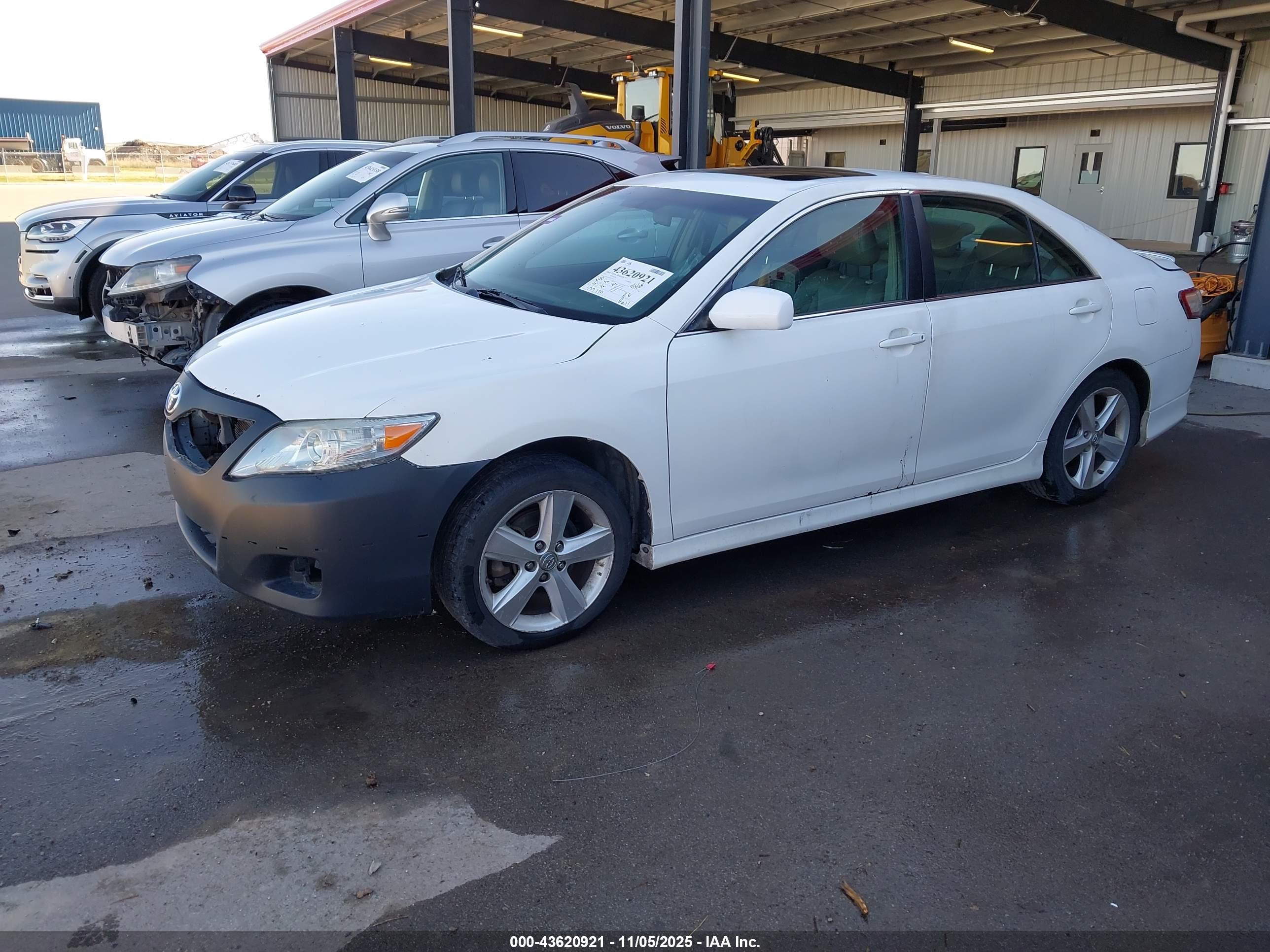 TOYOTA CAMRY image 2