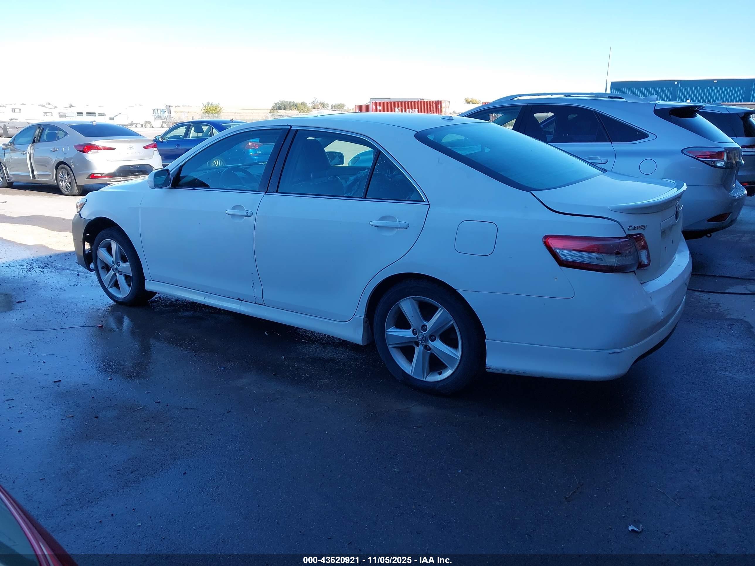 TOYOTA CAMRY image 3