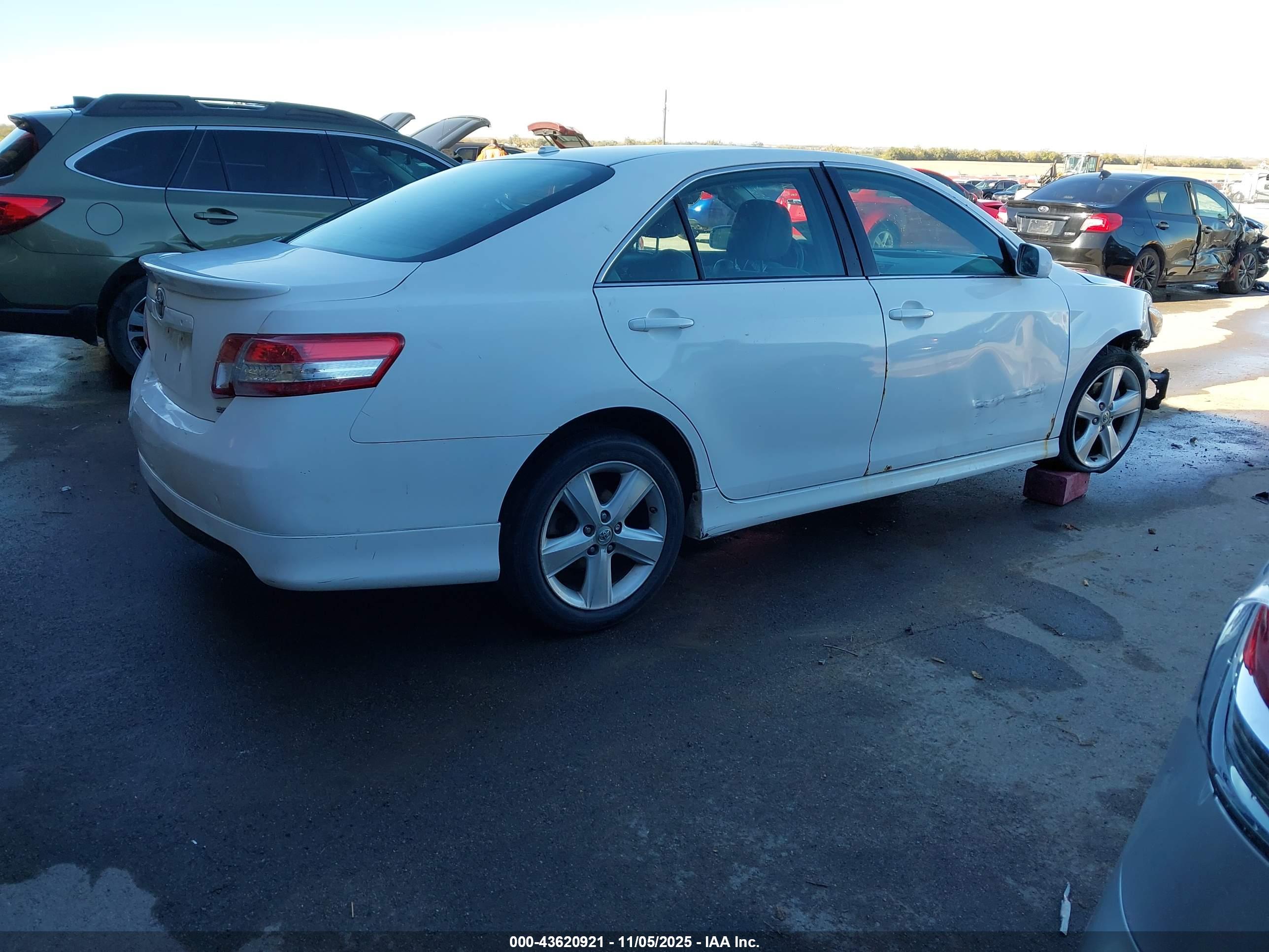 TOYOTA CAMRY image 4