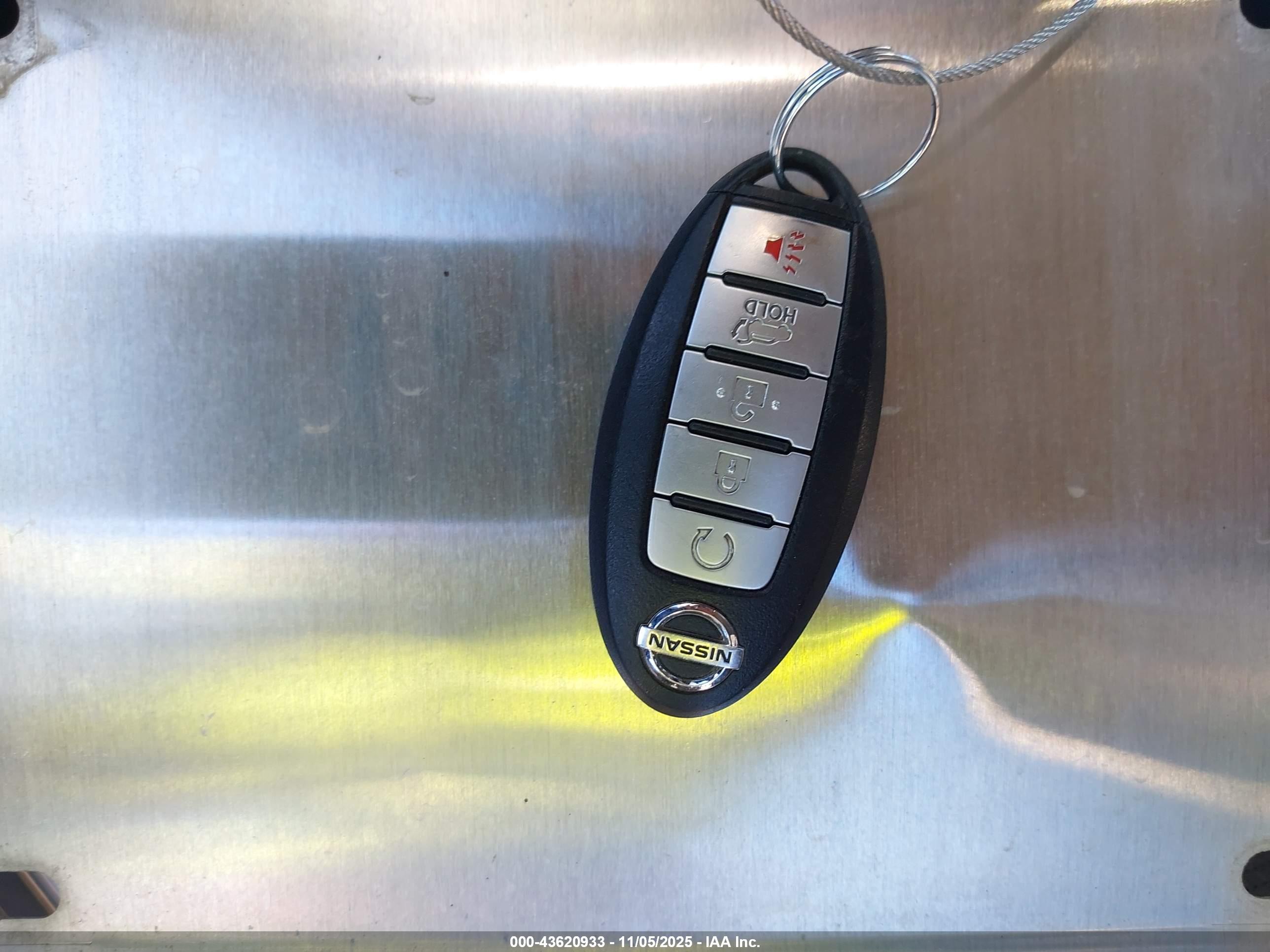 NISSAN ROGUE image 11