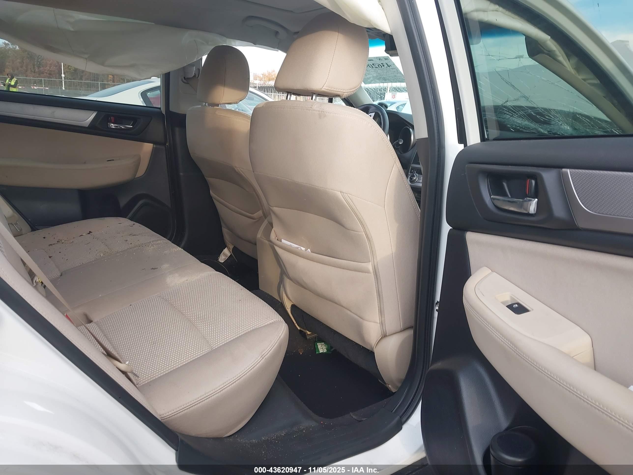 SUBARU OUTBACK image 8
