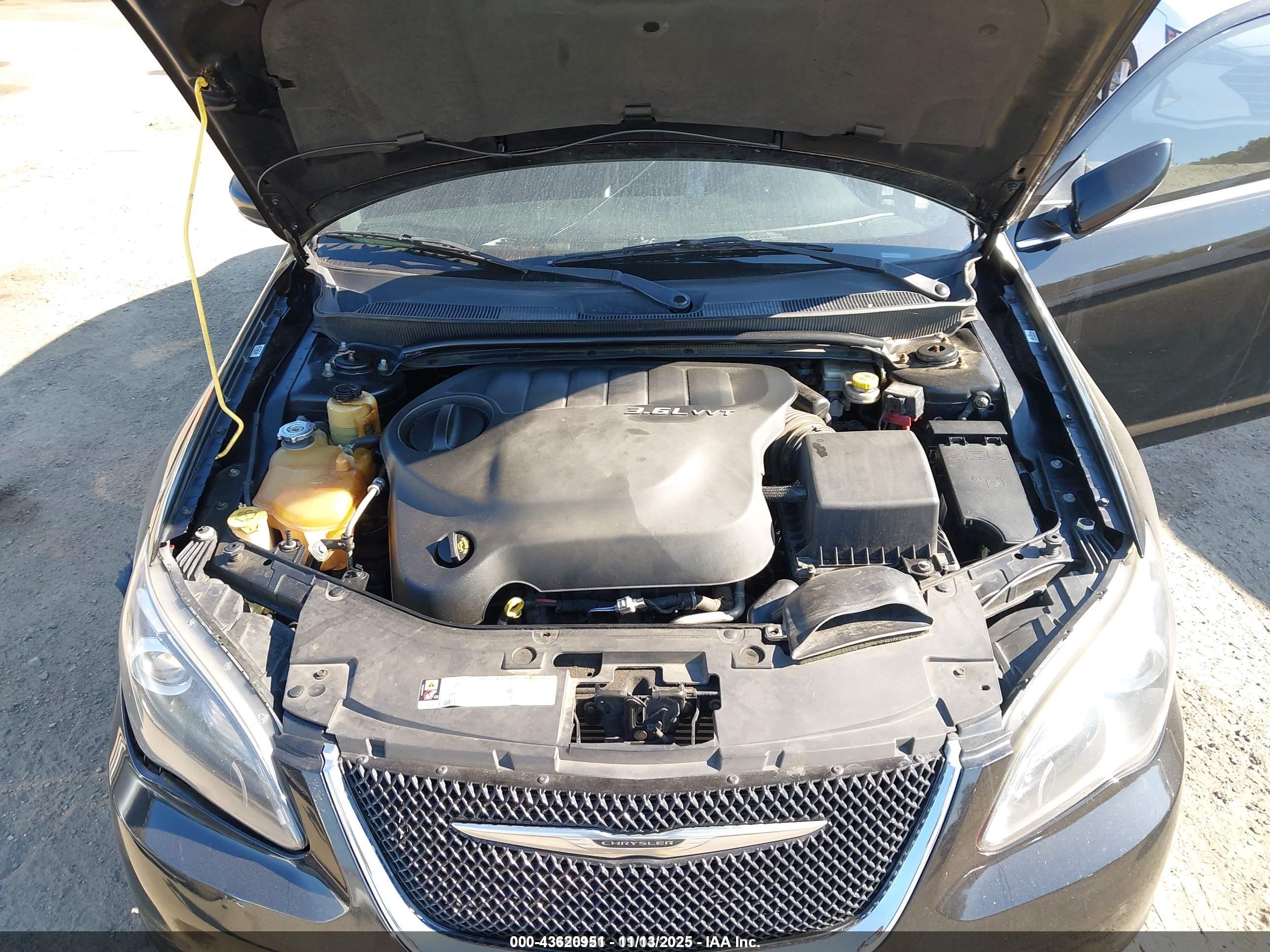 CHRYSLER 200 image 10