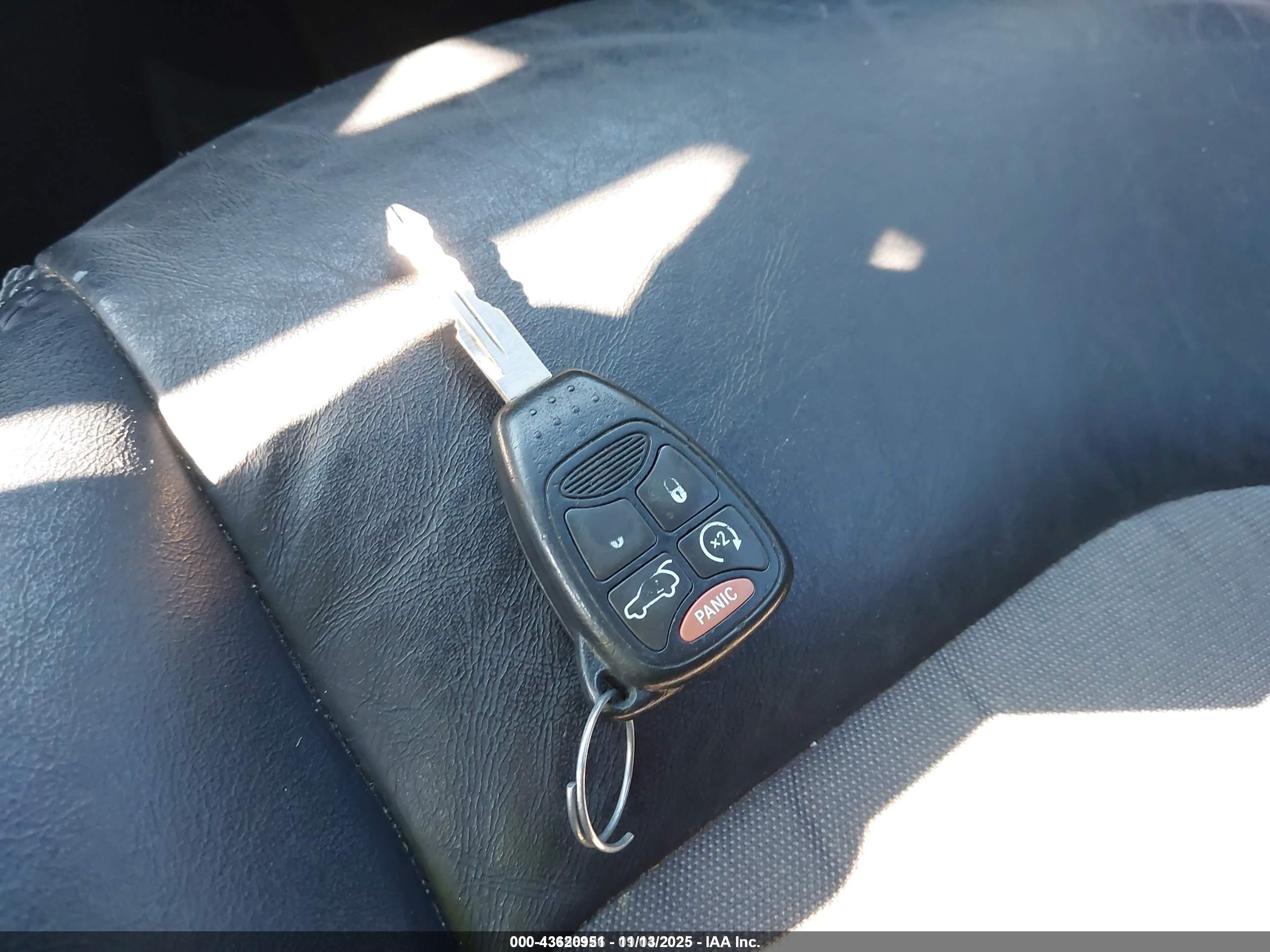 CHRYSLER 200 image 11