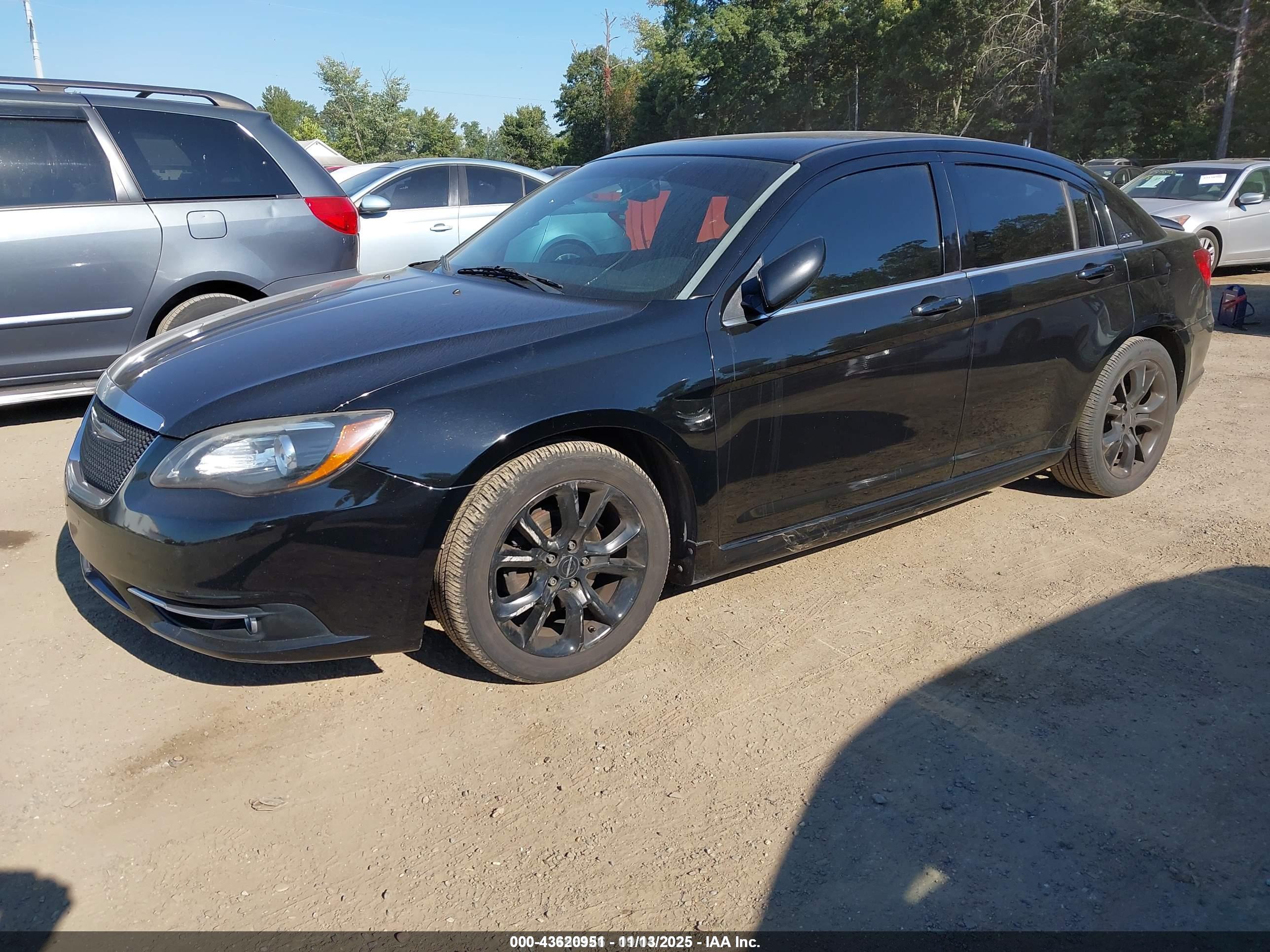 CHRYSLER 200 image 2