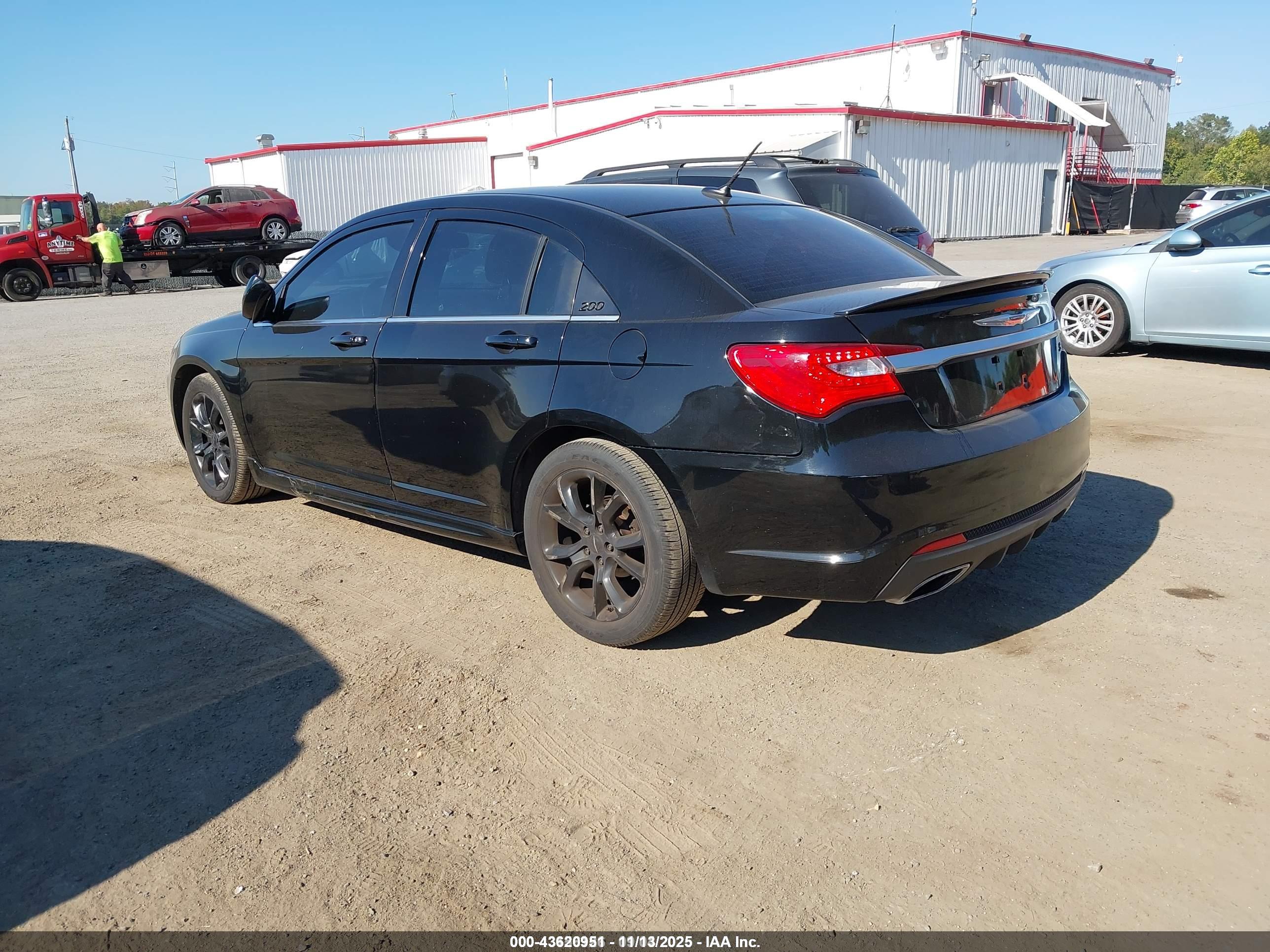 CHRYSLER 200 image 3