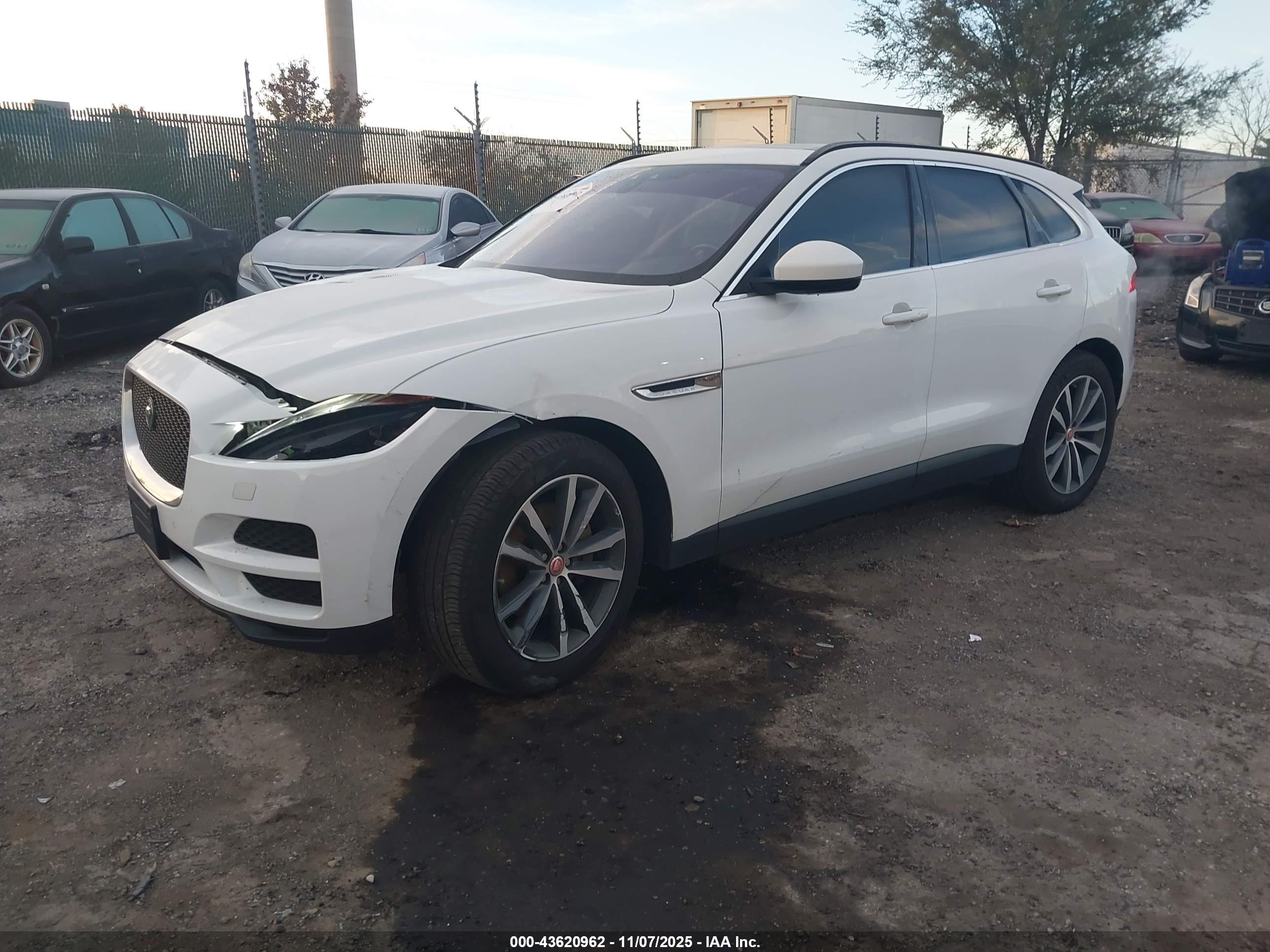 JAGUAR F-PACE image 2