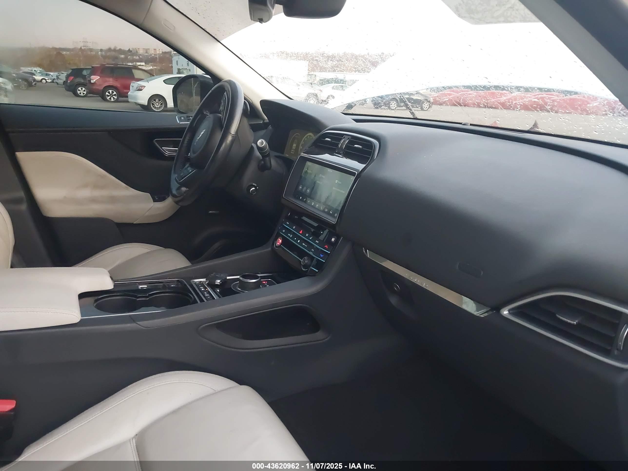 JAGUAR F-PACE image 5