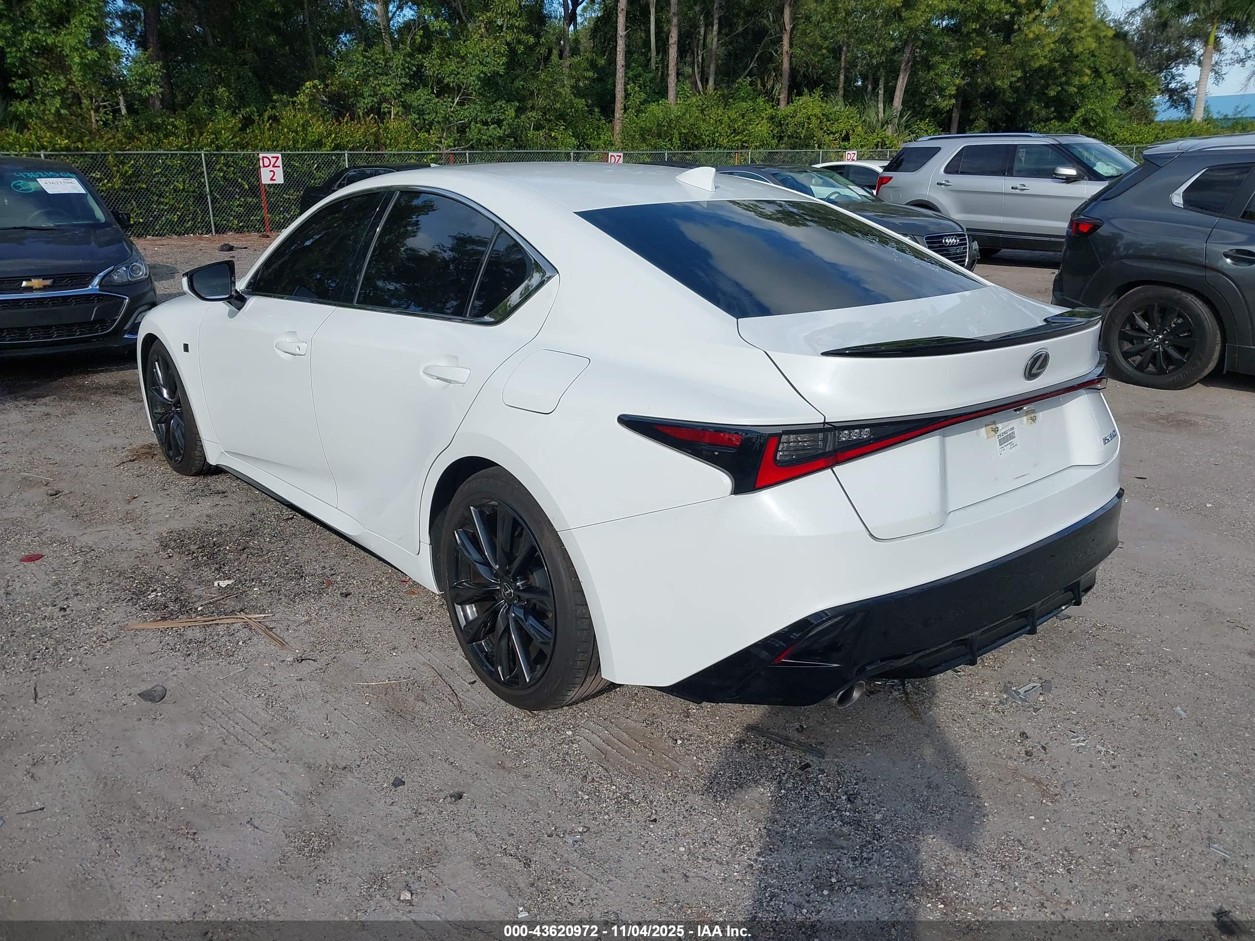 LEXUS IS image 3