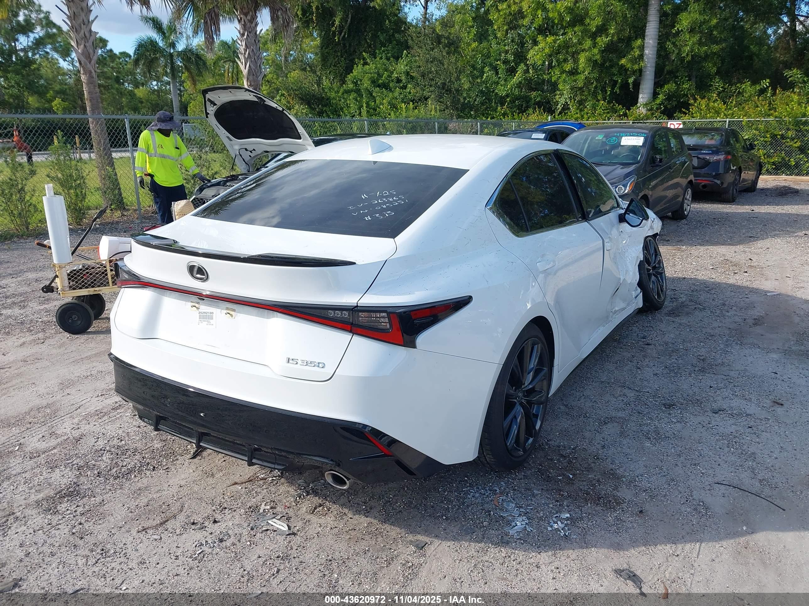 LEXUS IS image 4