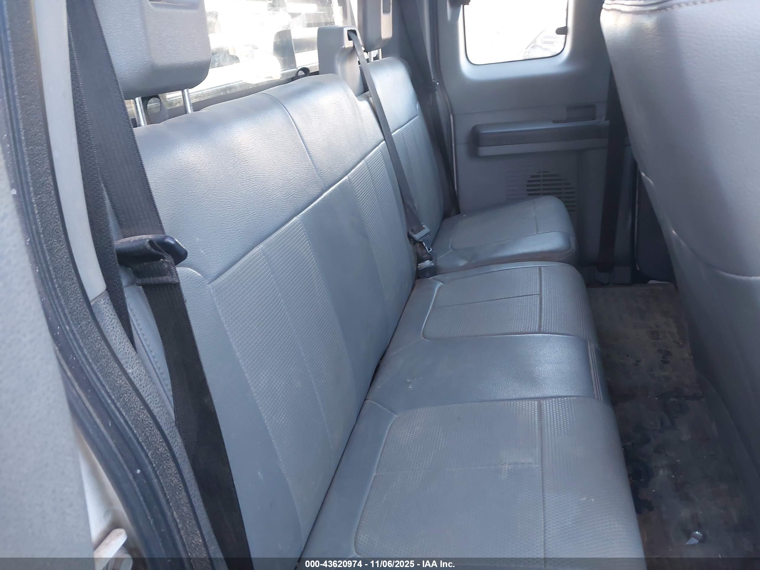 FORD F-550 image 8