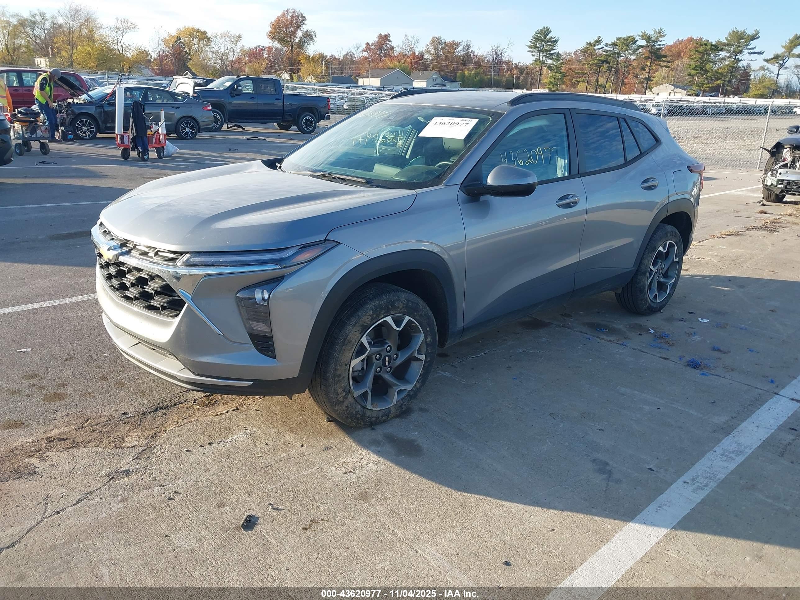 CHEVROLET TRAX image 2