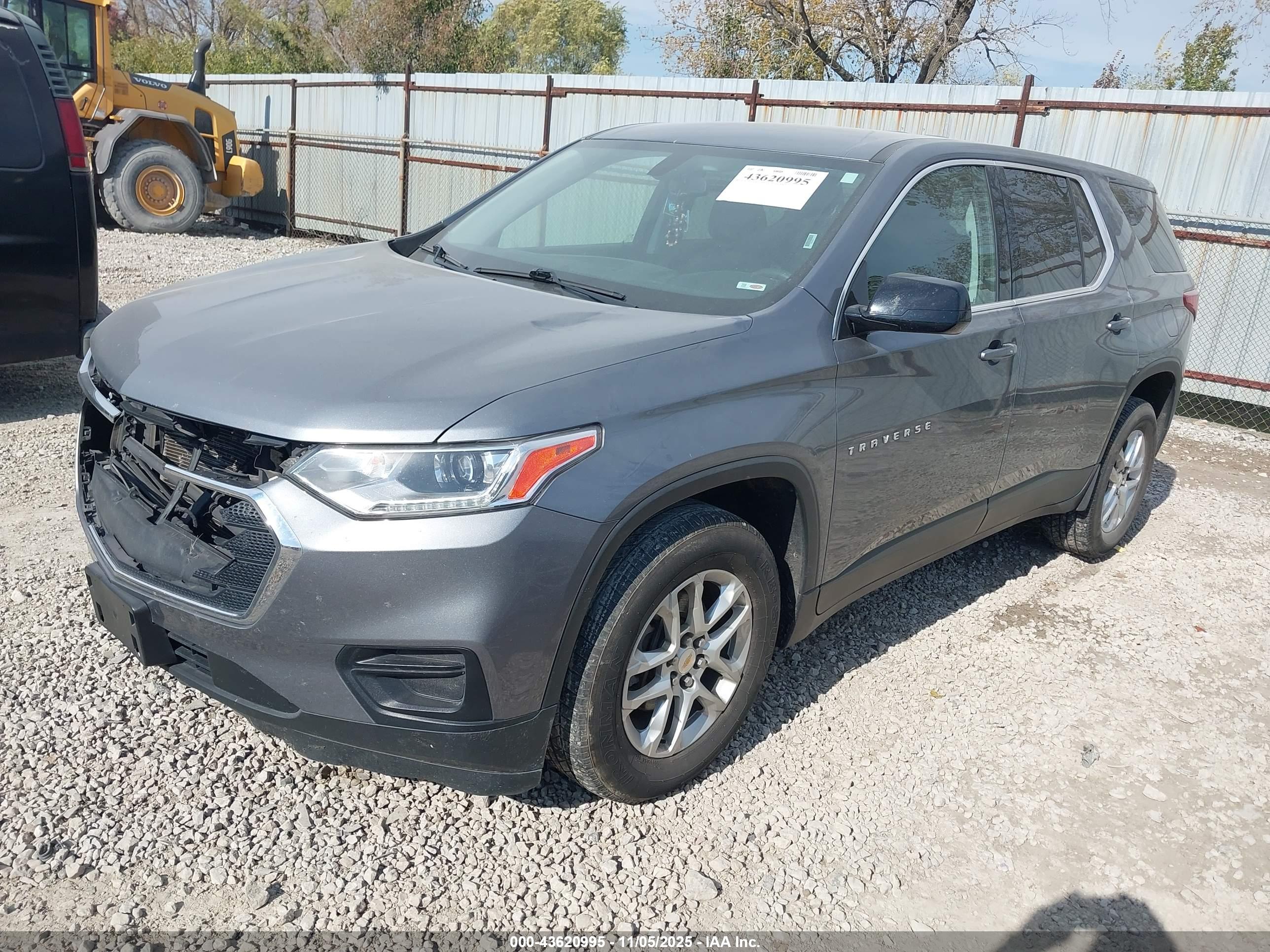 CHEVROLET TRAVERSE image 2