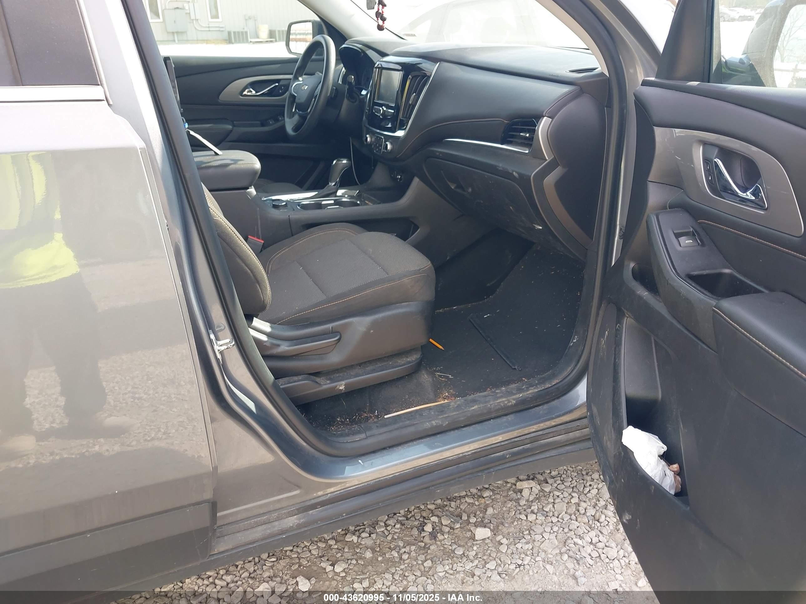 CHEVROLET TRAVERSE image 5