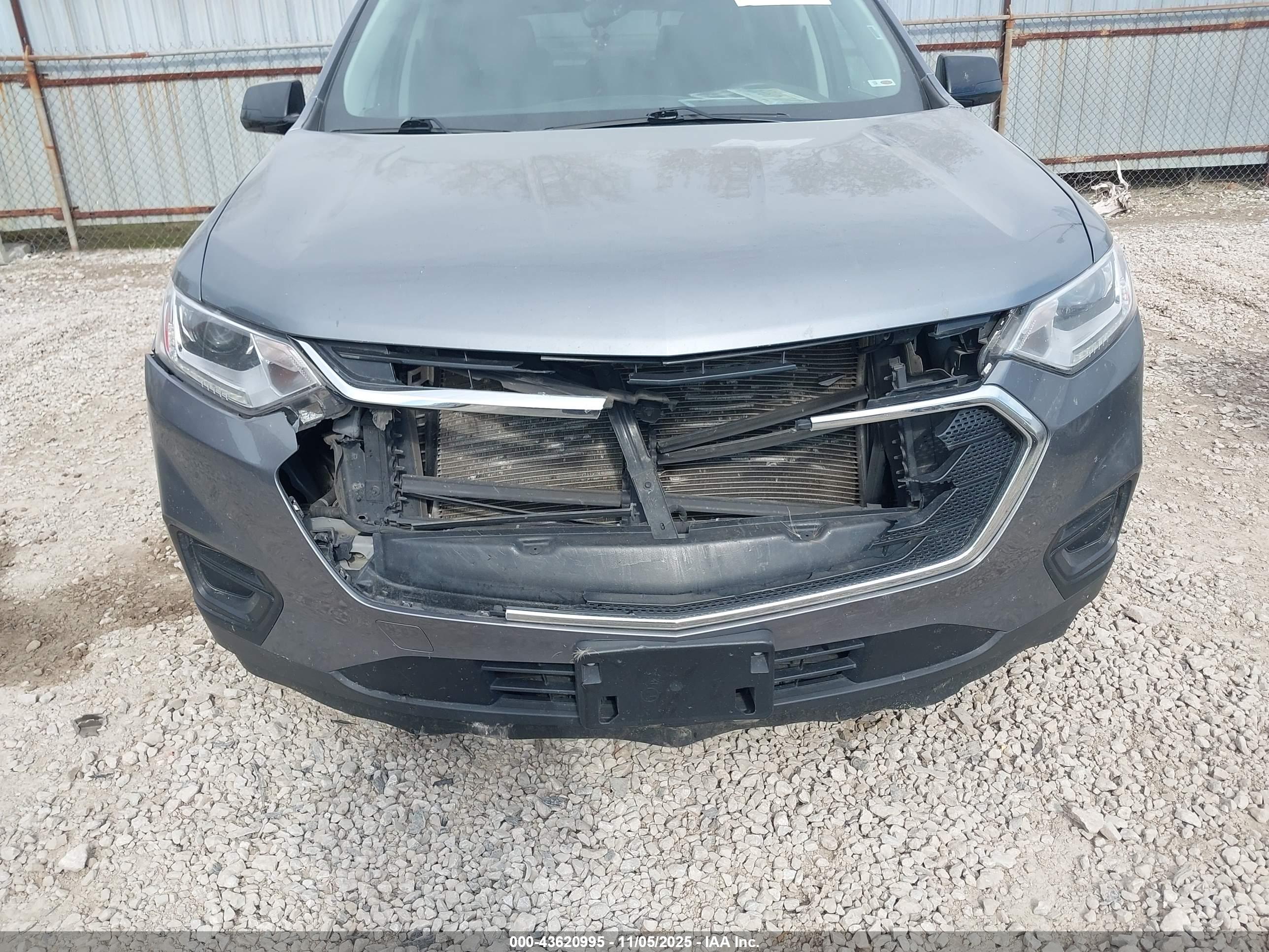 CHEVROLET TRAVERSE image 6