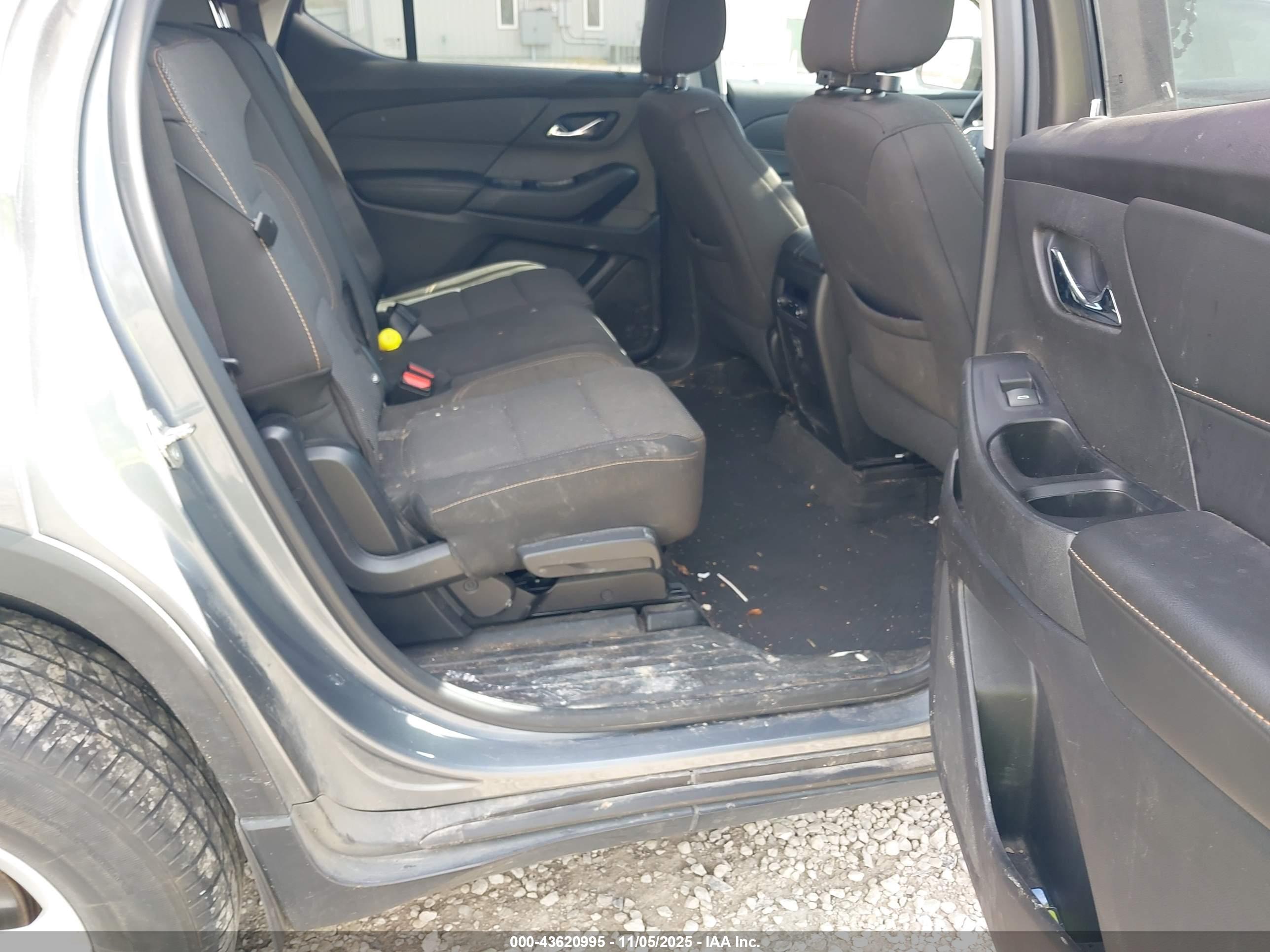 CHEVROLET TRAVERSE image 8