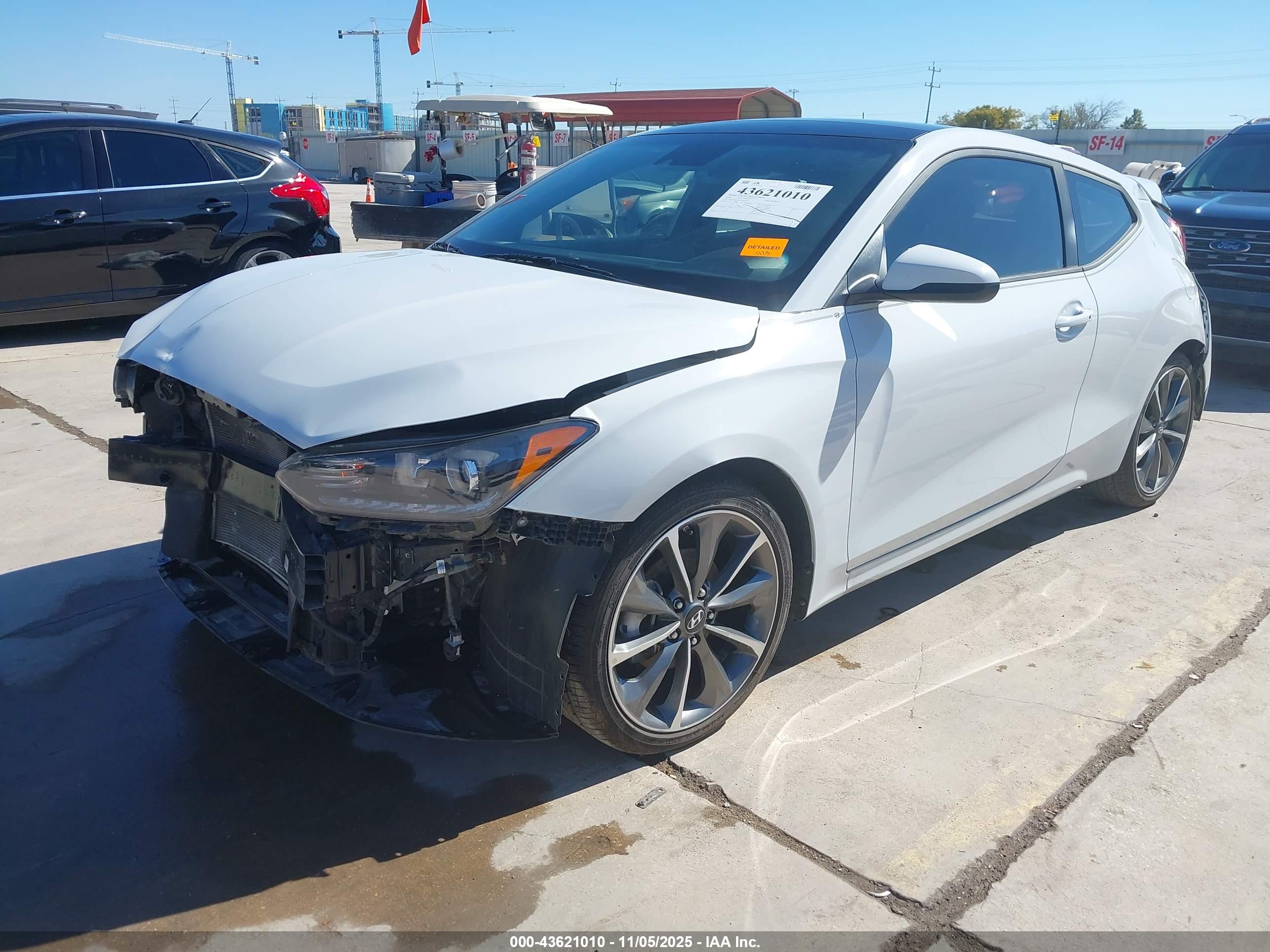 HYUNDAI VELOSTER image 2