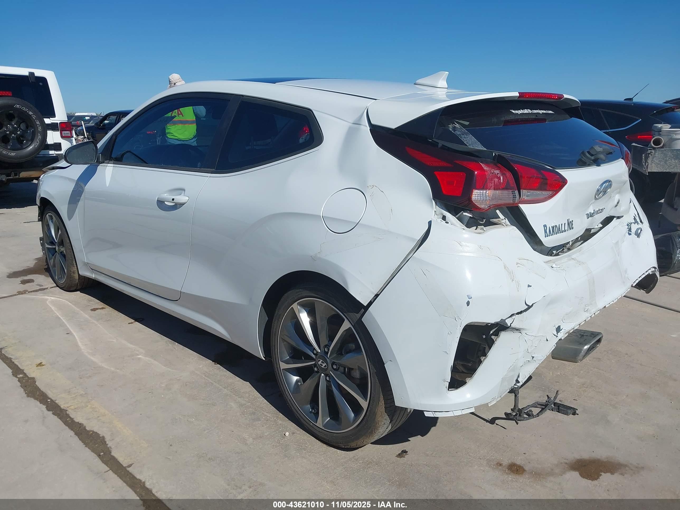 HYUNDAI VELOSTER image 3
