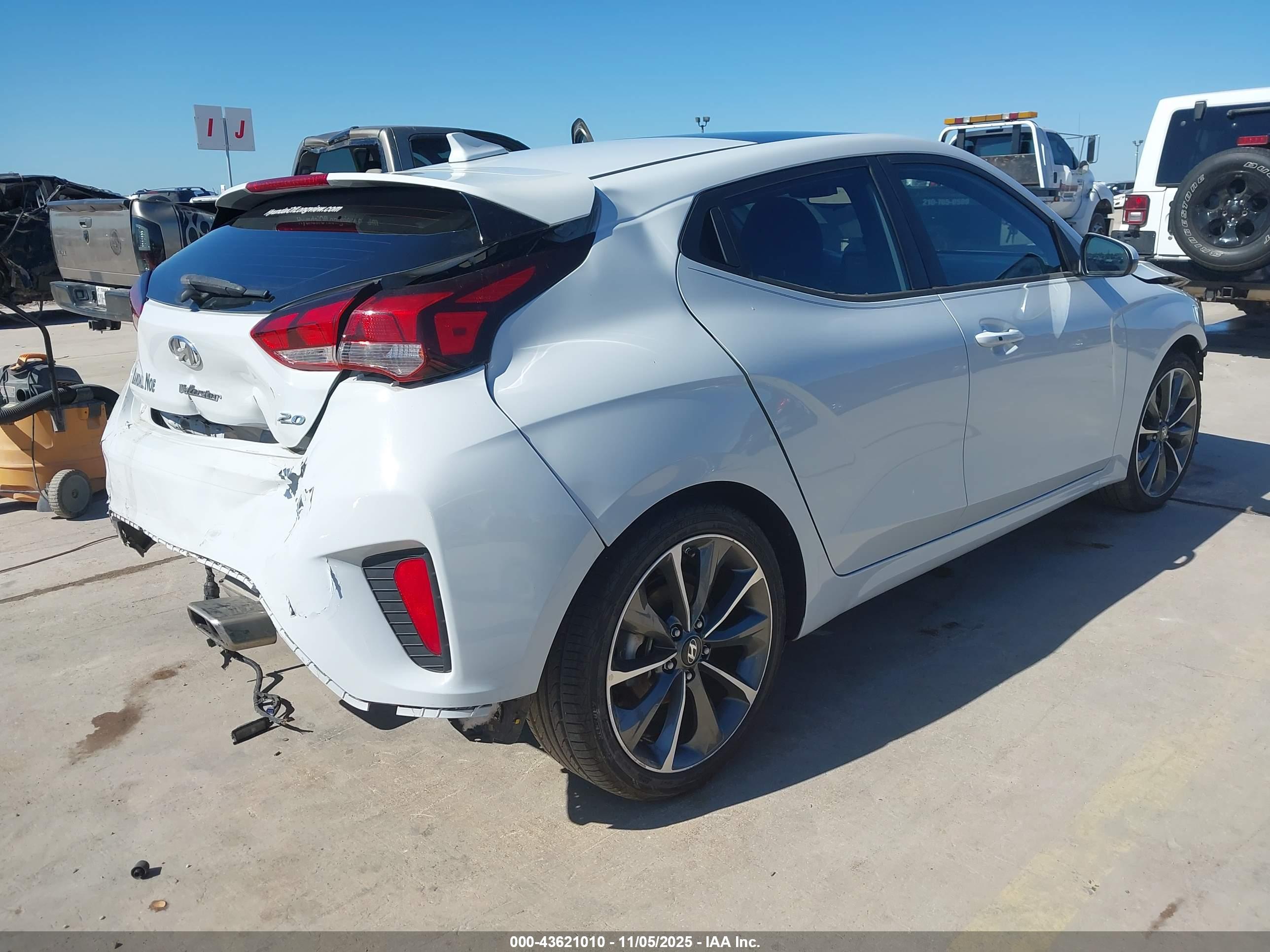 HYUNDAI VELOSTER image 4