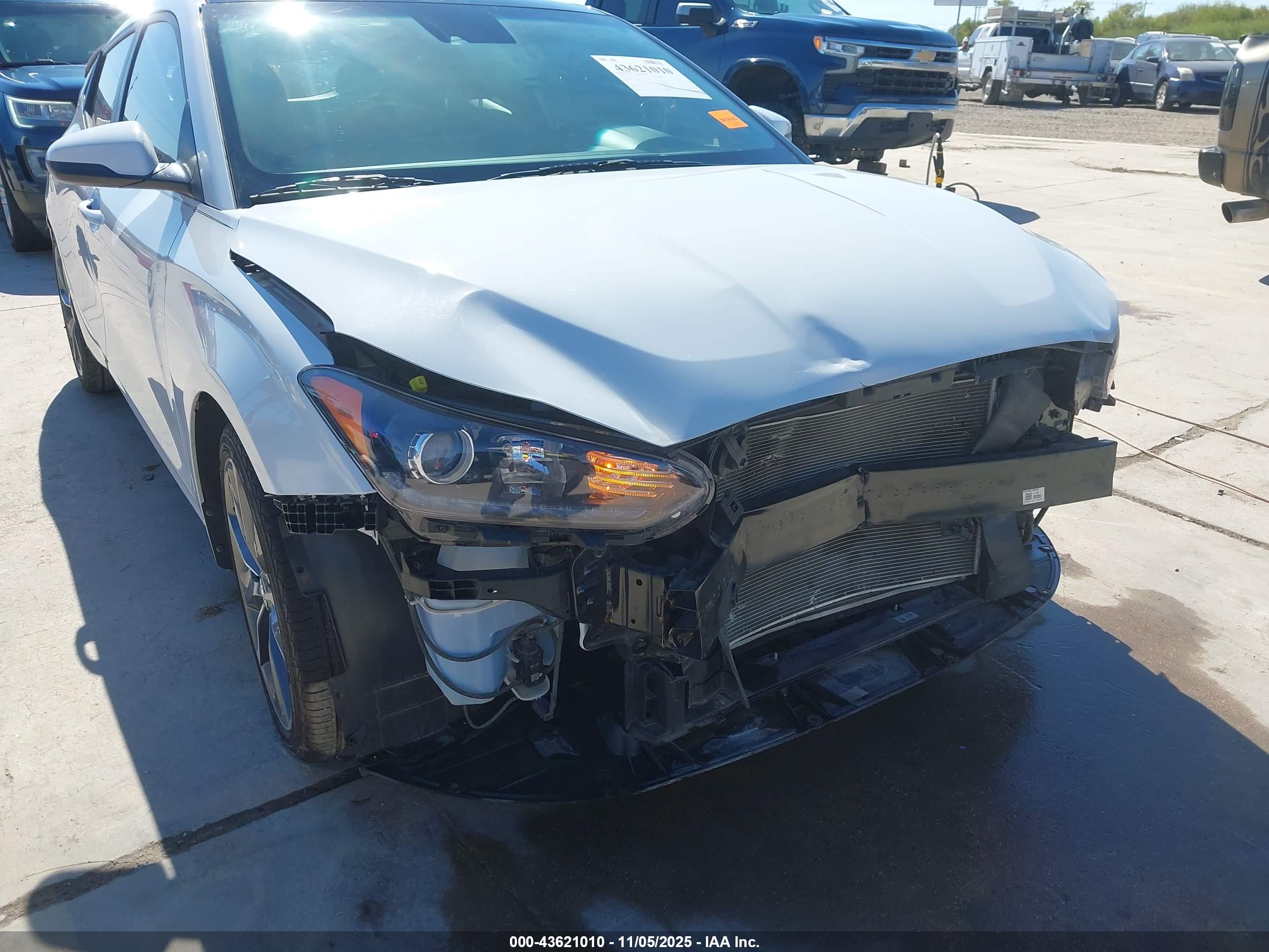 HYUNDAI VELOSTER image 6