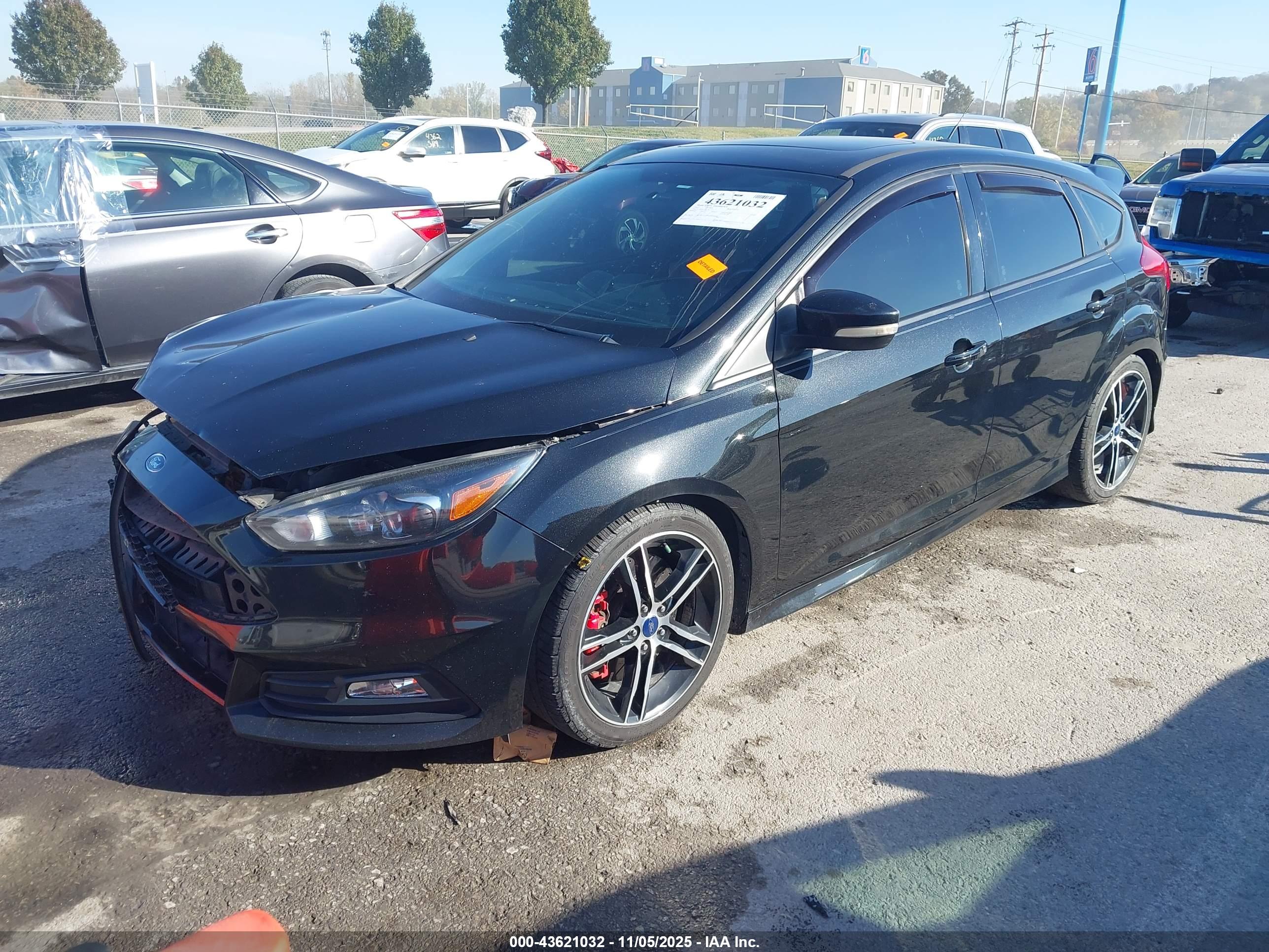 FORD FOCUS image 2