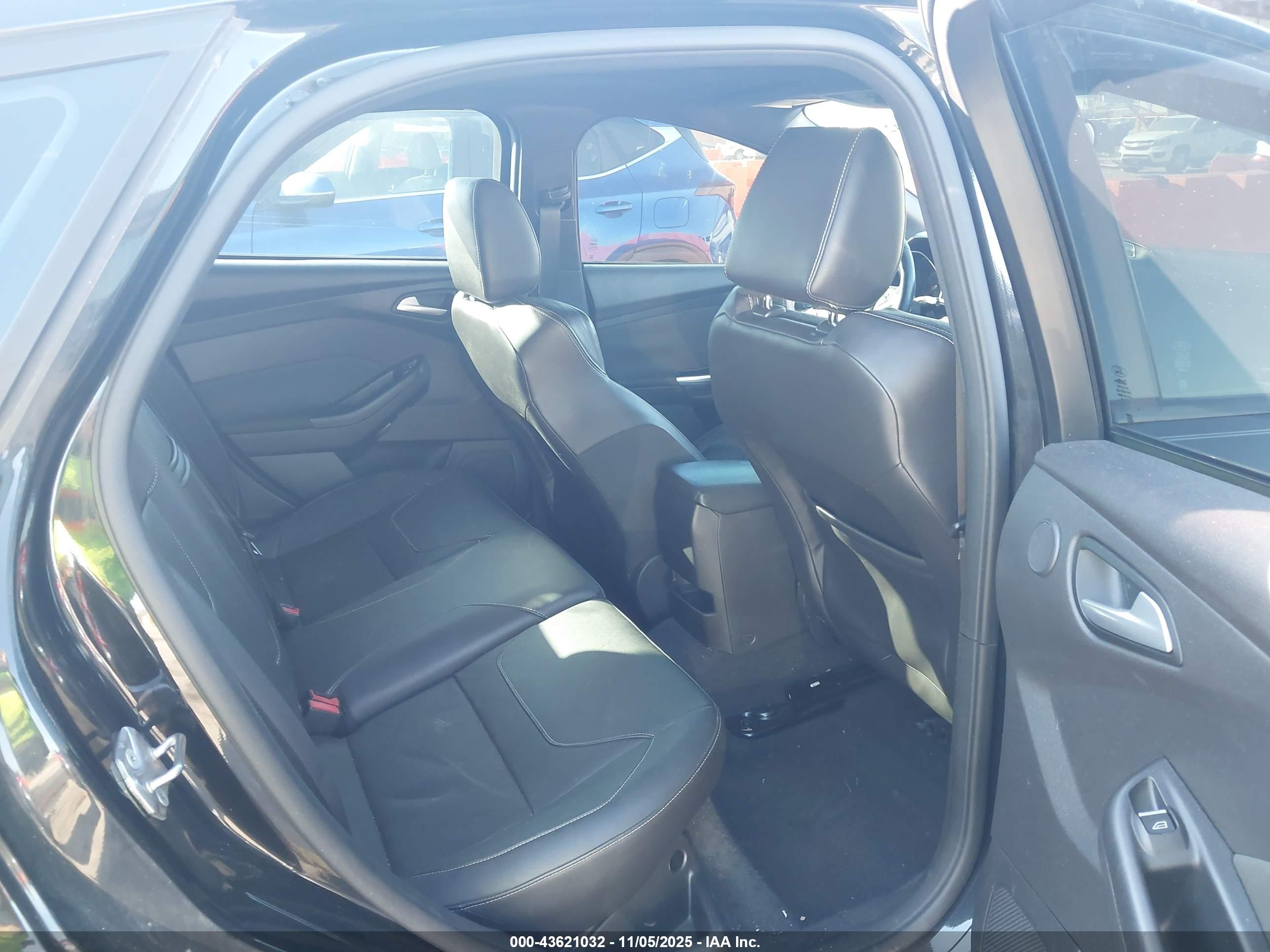FORD FOCUS image 8