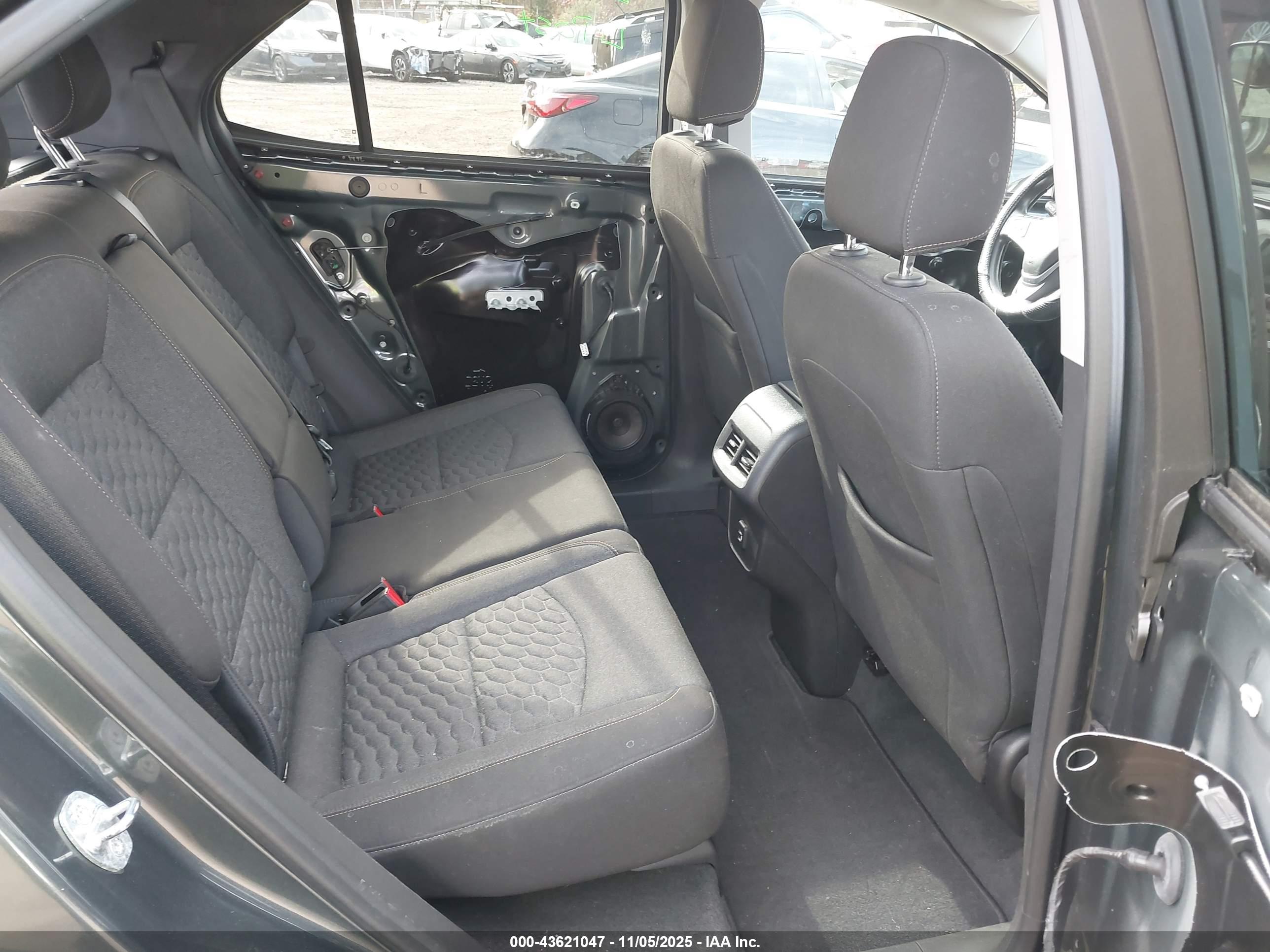 CHEVROLET EQUINOX image 8