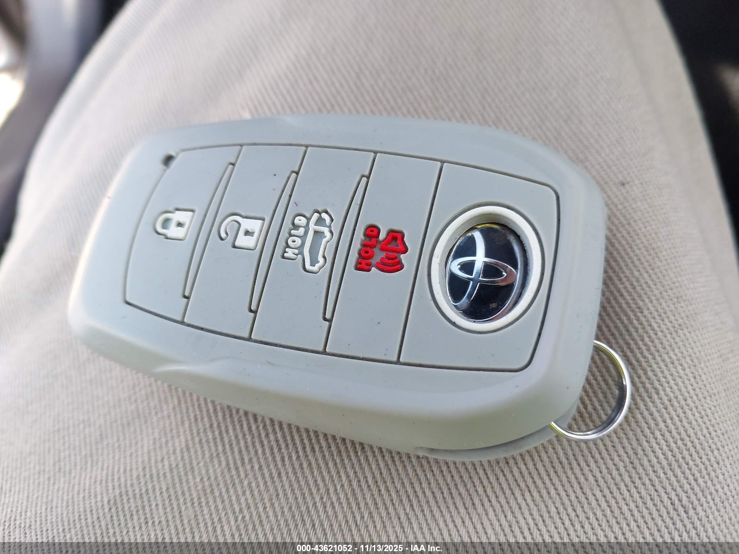 TOYOTA CAMRY image 11