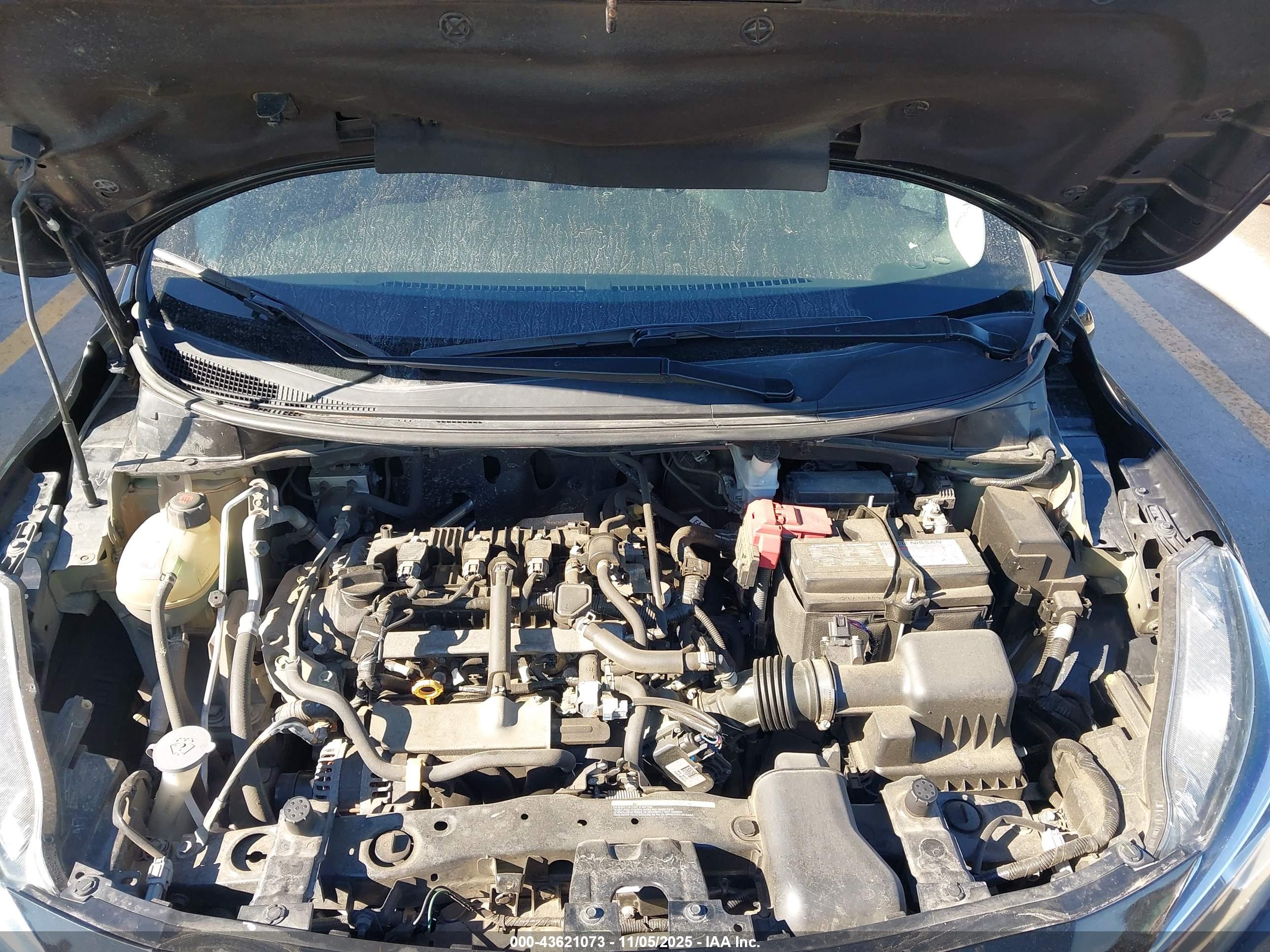 NISSAN VERSA image 10