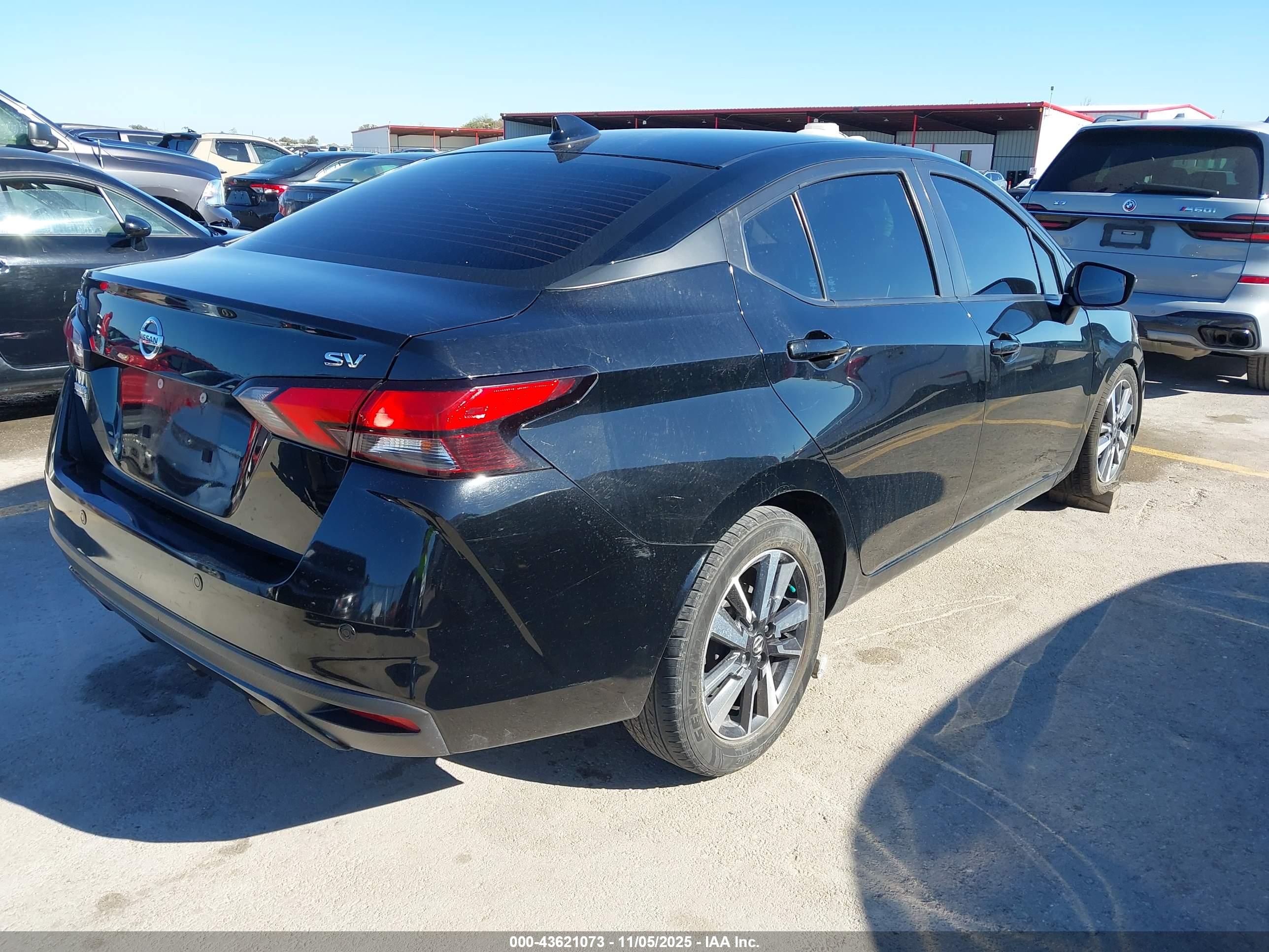 NISSAN VERSA image 4