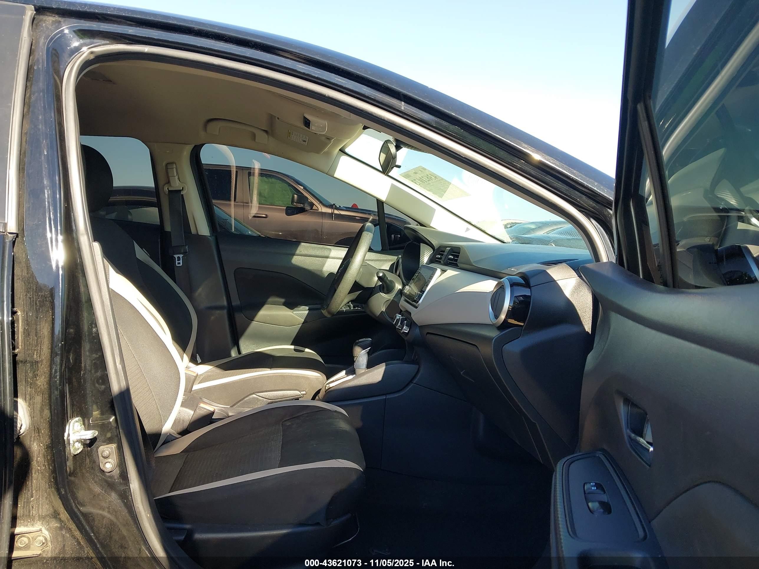 NISSAN VERSA image 5