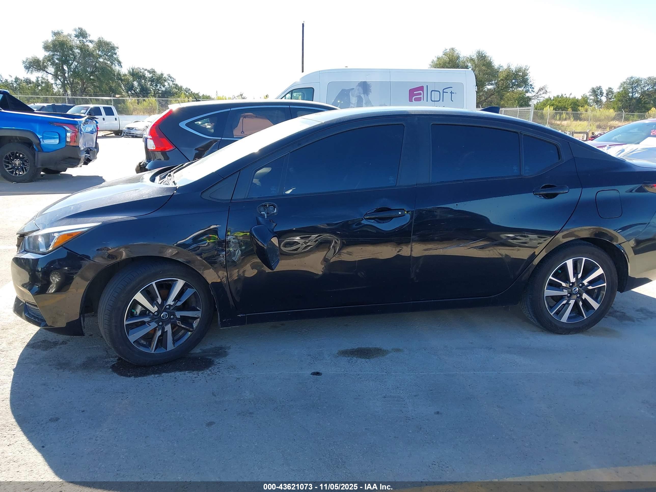 NISSAN VERSA image 6