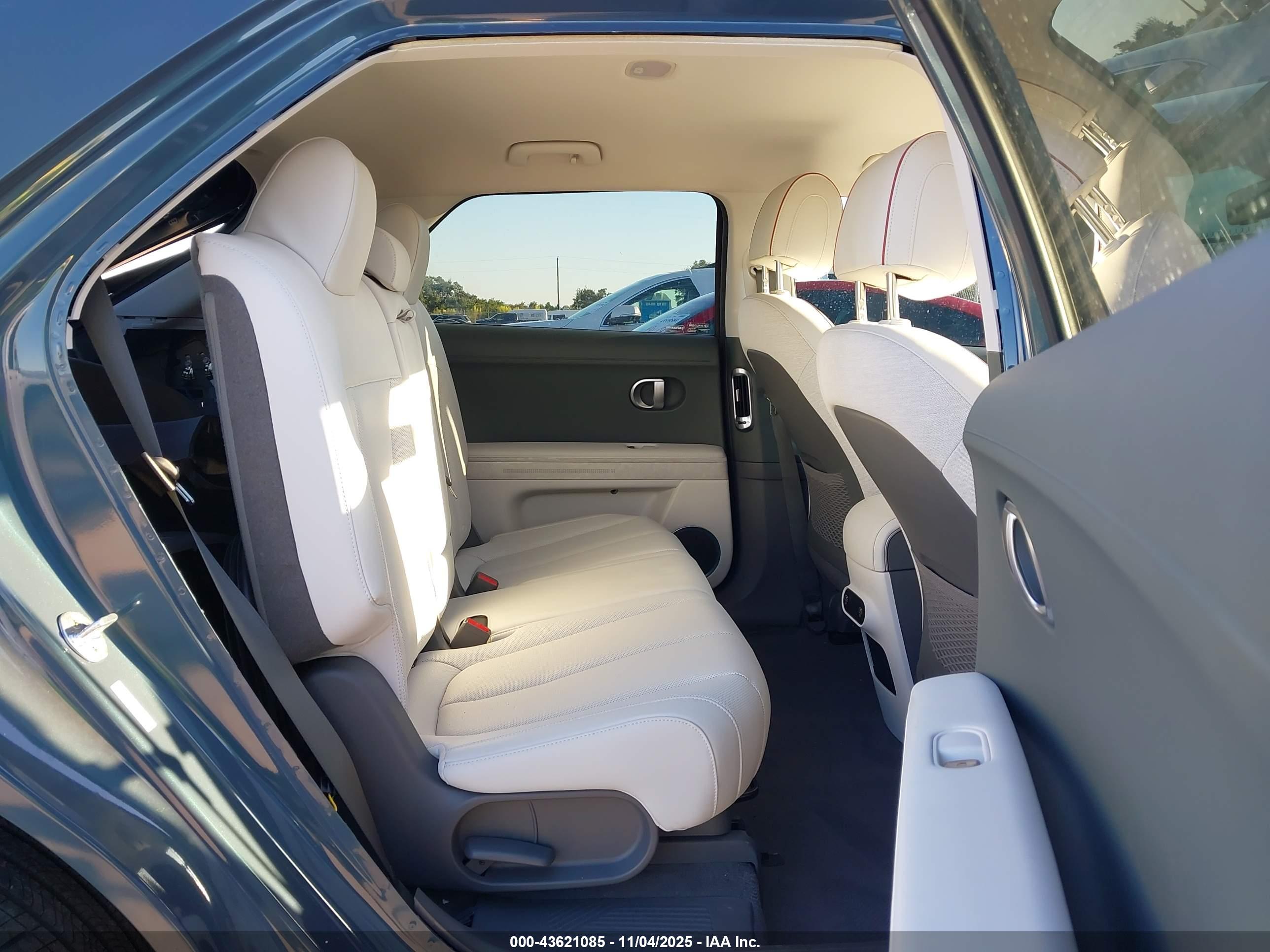 HYUNDAI IONIQ image 8