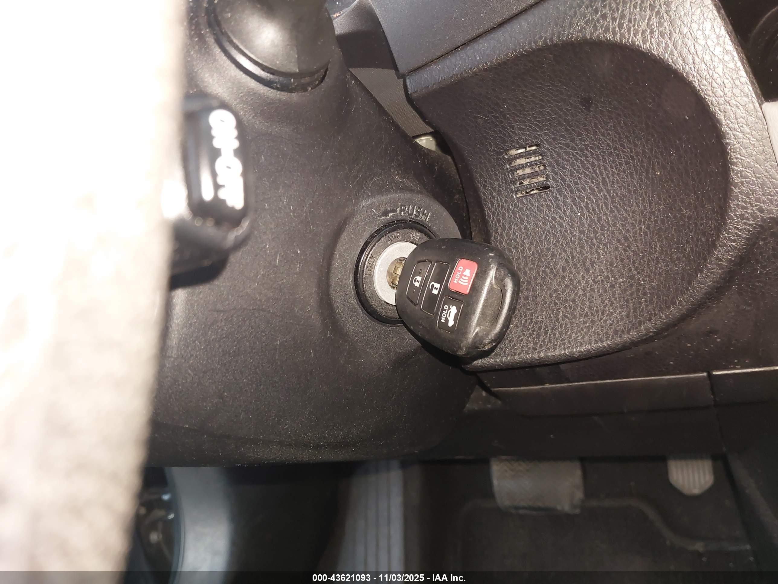 TOYOTA COROLLA image 11